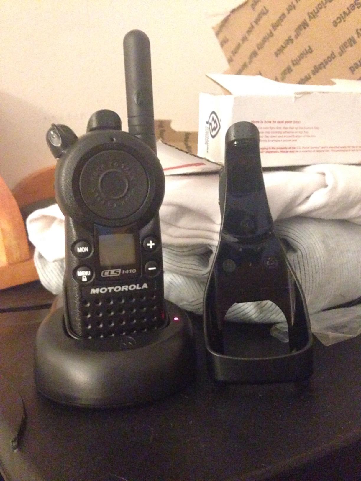 MOTOROLA Solutions Professional CLS1410 5-Mile 4-Channel UHF Two-Way Radio, Black customer photo 2