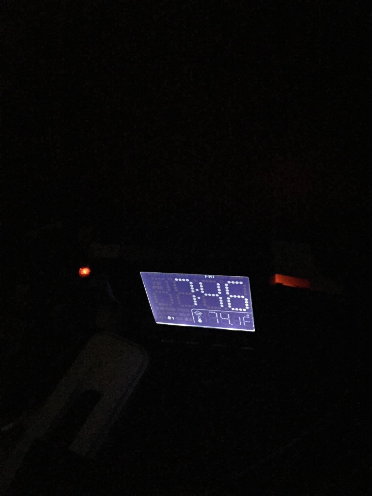 Magnasonic Projection Alarm Clock with AM/FM Radio, Battery Backup, Auto Time Set, Dual Alarm, Nap/Sleep Timer, Indoor Temperature/Date Display with Dimming & 3.5mm Audio Input - Black (EAAC601) customer photo 1