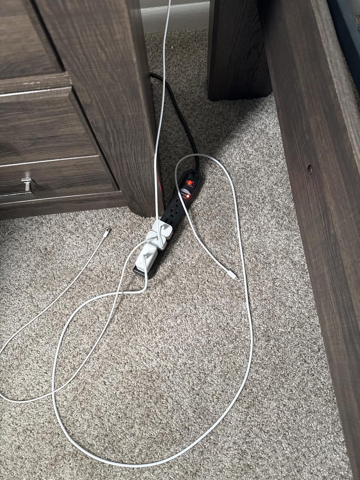 Amazon Basics Surge Protector Power Strip, 6-Outlet, 790 Joules, Circuit Breaker, LED Indicator, 6ft Extension Cord, White customer photo 2