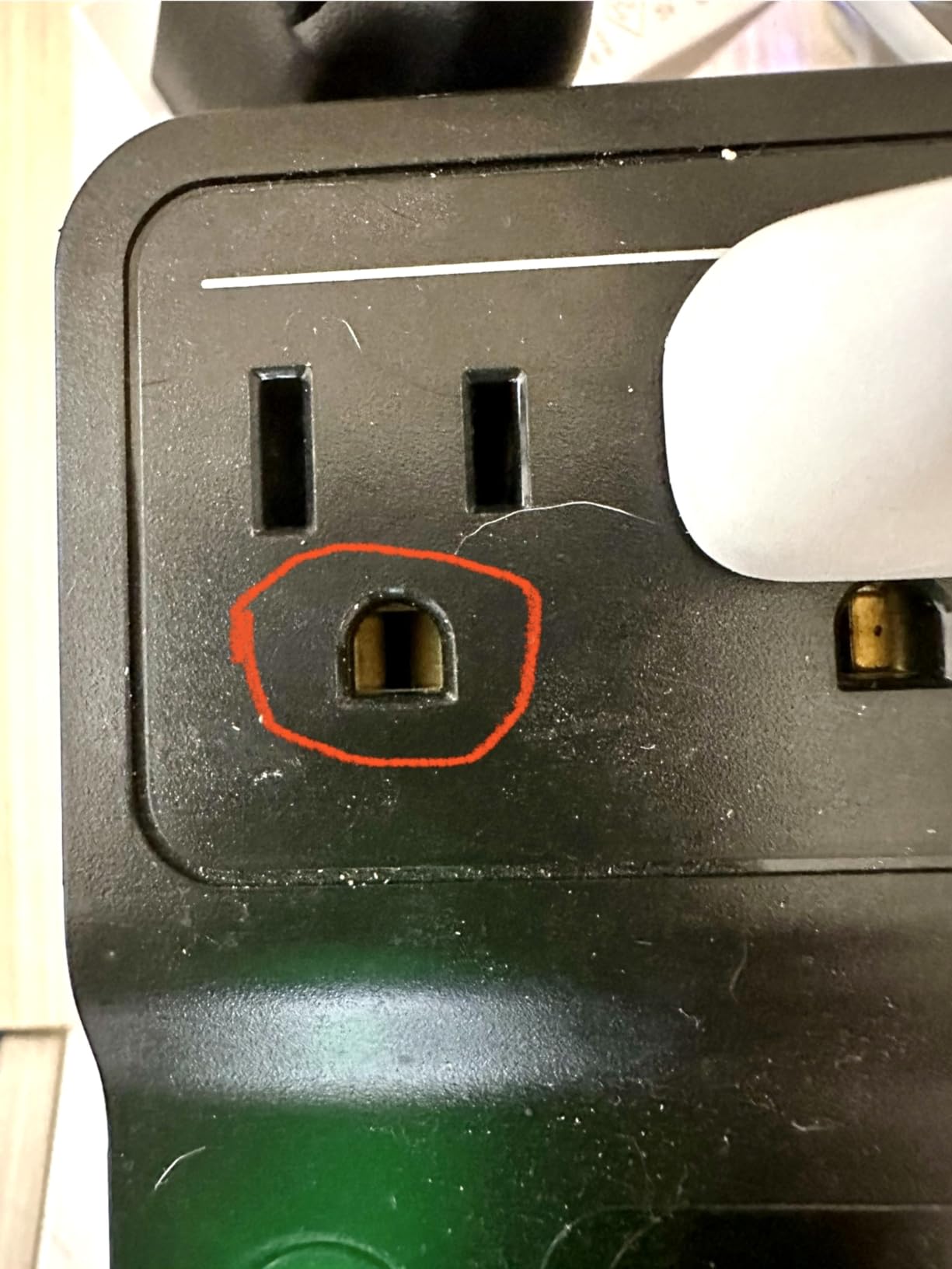APC UPS 600VA/330W UPS Battery Backup for Computer, Router, NAS, BE600M1 | Power through utility outages (23 minutes @ 100W). Backup battery with surge protection for routers, modems, PCs. USB charging customer photo 1