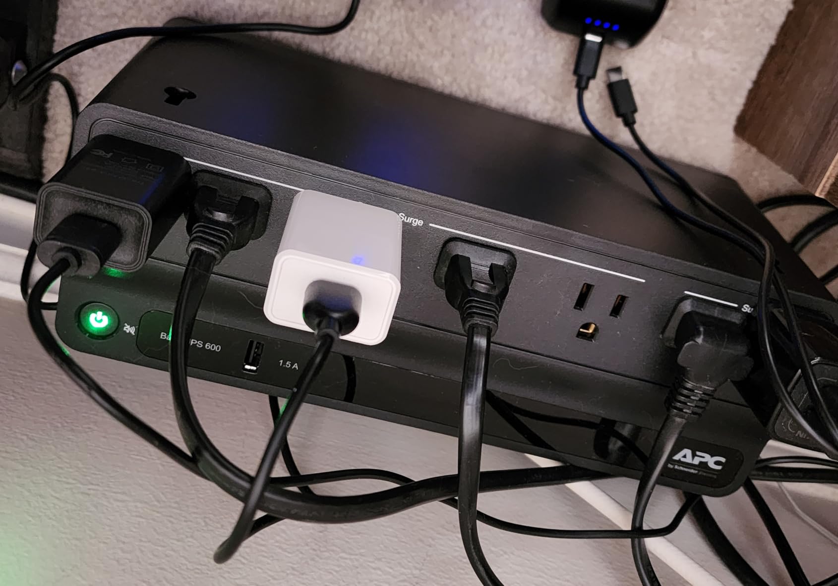 APC UPS 600VA/330W UPS Battery Backup for Computer, Router, NAS, BE600M1 | Power through utility outages (23 minutes @ 100W). Backup battery with surge protection for routers, modems, PCs. USB charging customer photo 2