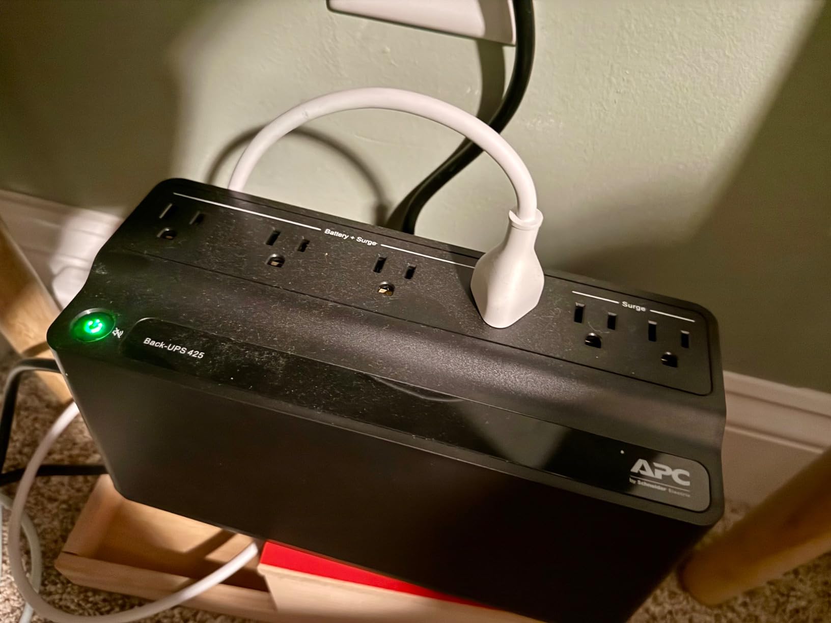 APC UPS 425VA/225W Battery Backup for Router, Small Electronics, BE425M | 425VA UPS backup battery, 15 minute runtime (@100W). Small UPS for Wi-Fi routers, modems & home electronics; surge protection customer photo 1