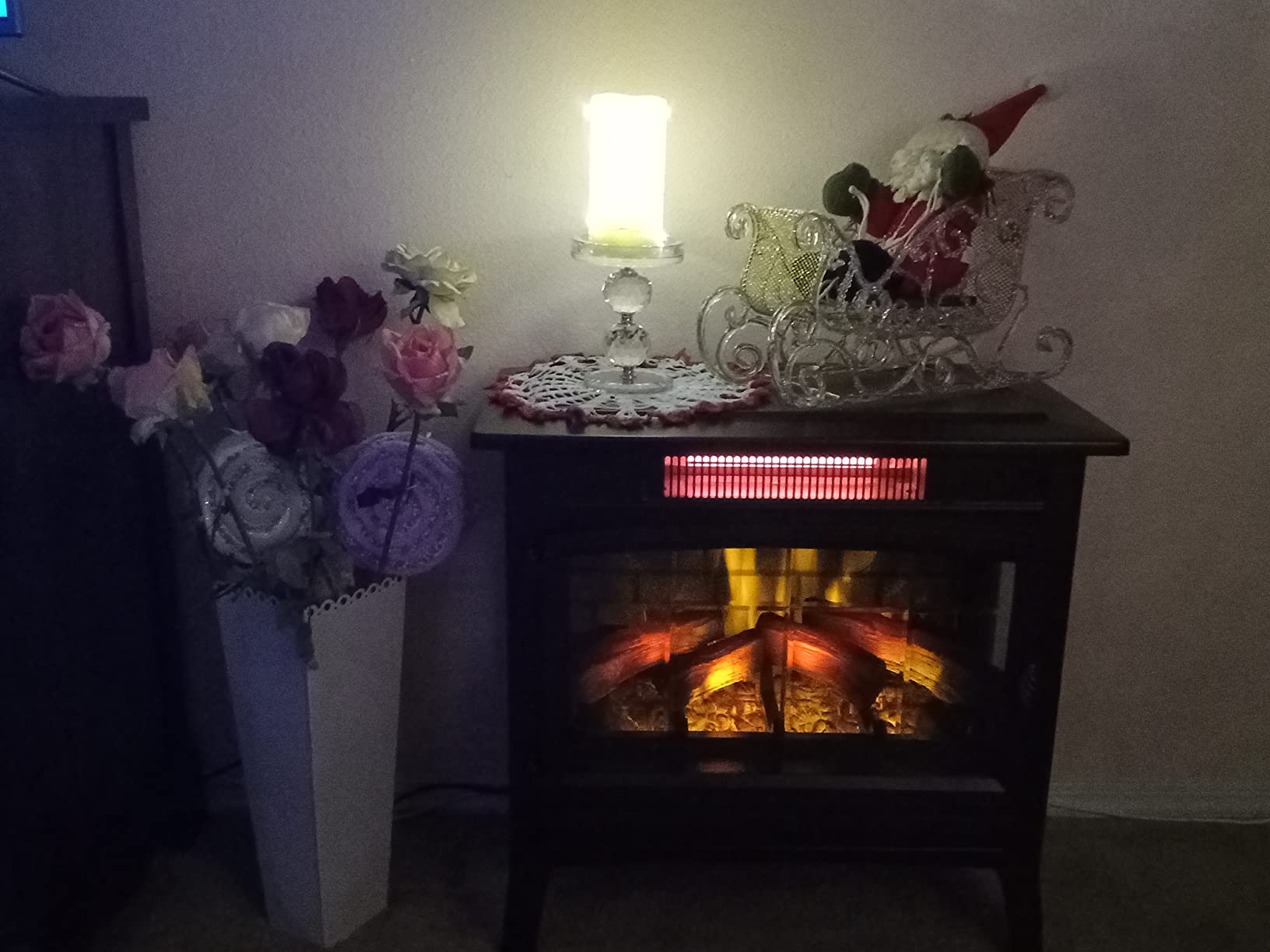 duraflame Freestanding Electric Fireplace Stove Heater with 3D Flame Effect for 1,000 Sq. Ft. Room, Black customer photo 1