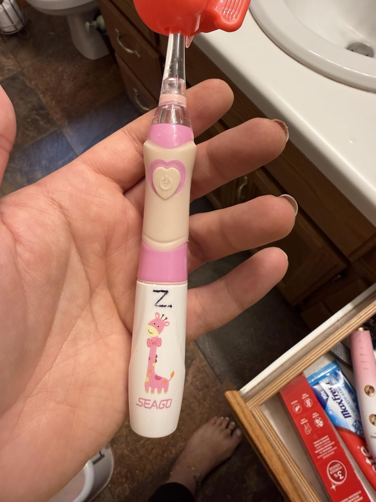 SEAGO Kids Electric Toothbrush, Timer, LED Light, AAA-Powered, 4 Heads, Extra-soft bristles and rainbow LED with 4 brush heads, IPX7 waterproof and up to 150-day use per AAA battery (not included) customer photo 1