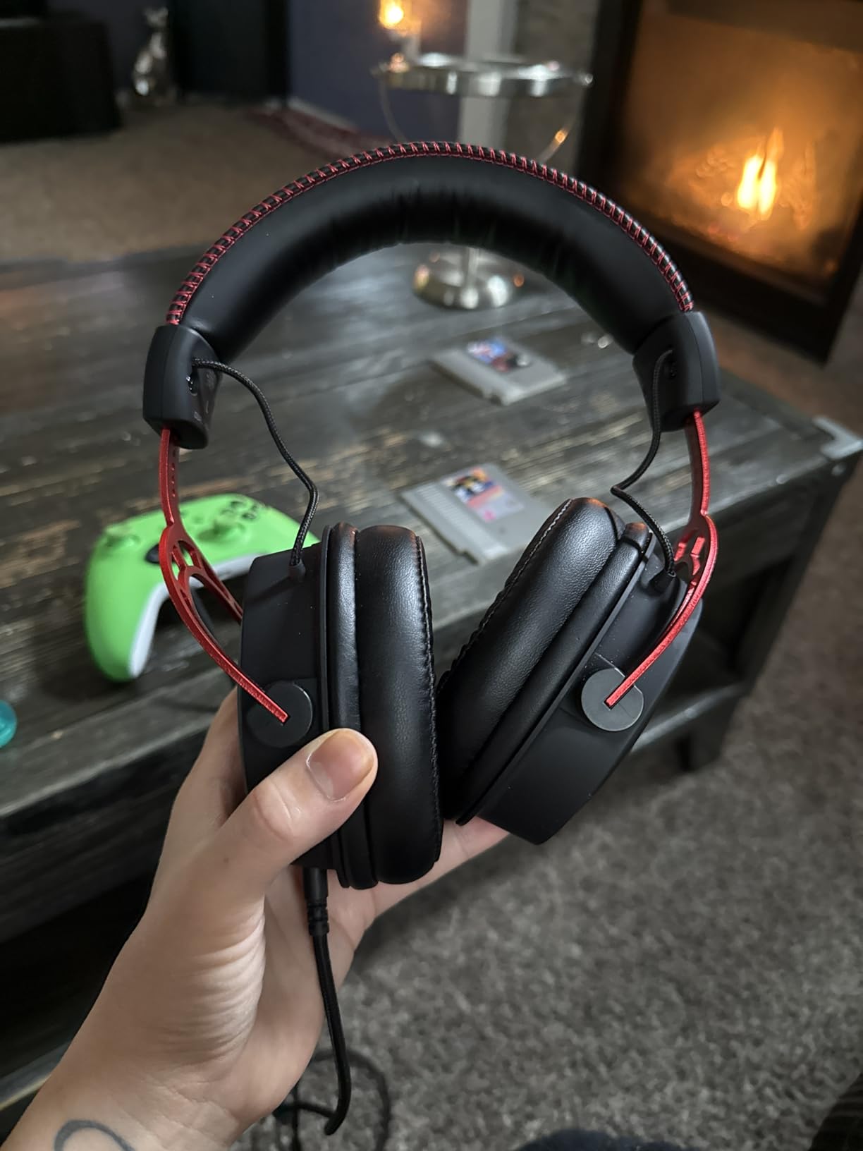 HyperX Cloud Alpha - Gaming Headset, Dual Chamber Drivers, Legendary Comfort, Aluminum Frame, Detachable Microphone, Works on PC, PS4, PS5, Xbox One, Xbox Series X|S, Nintendo Switch and Mobile - Red customer photo 2