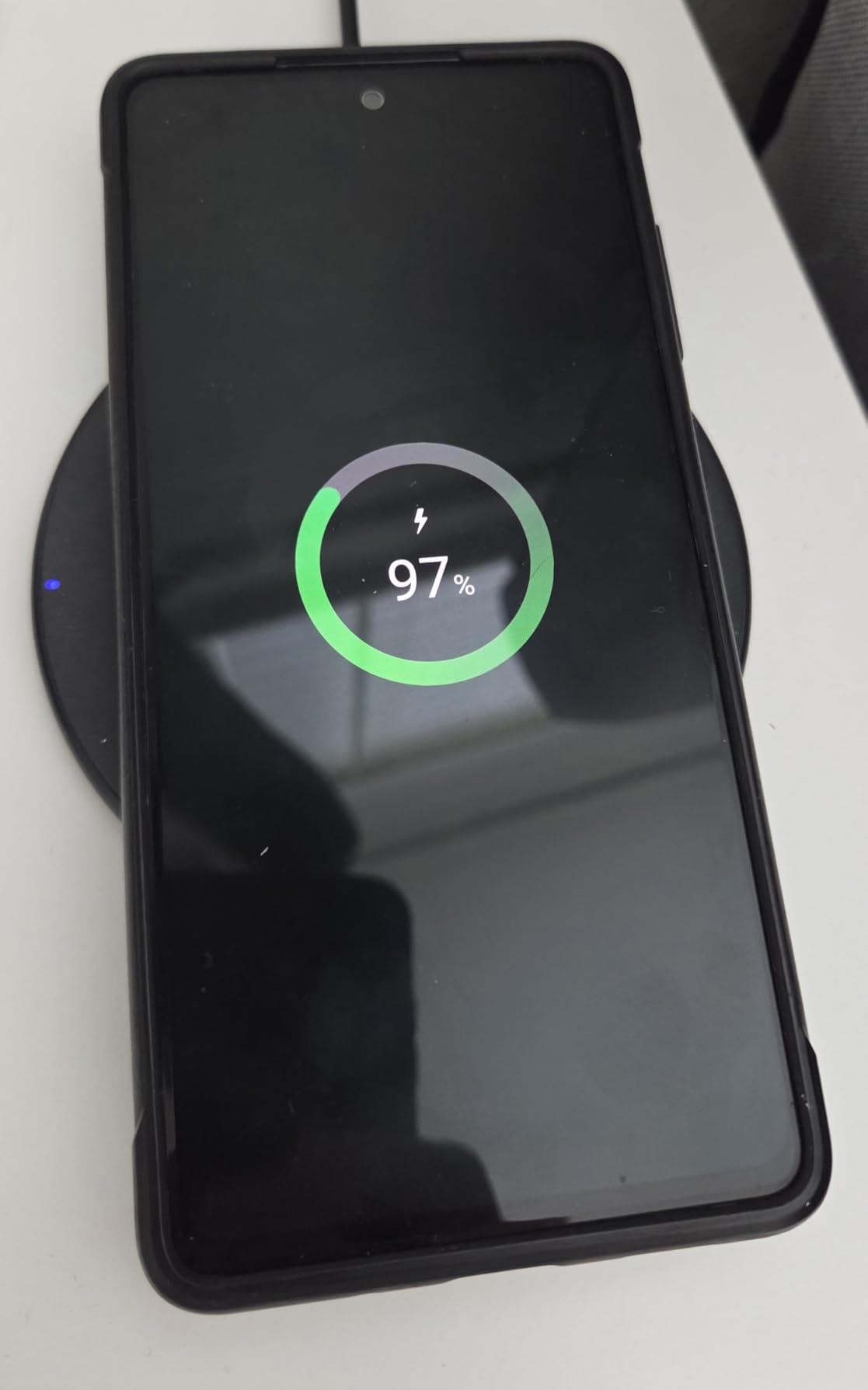 Anker 313 Wireless Charger (Pad), Qi-Certified, 10W Max Fast Charging for Samsung, Compatible with iPhone 16 Plus/15 Plus/14 Plus/12, AirPods customer photo 1