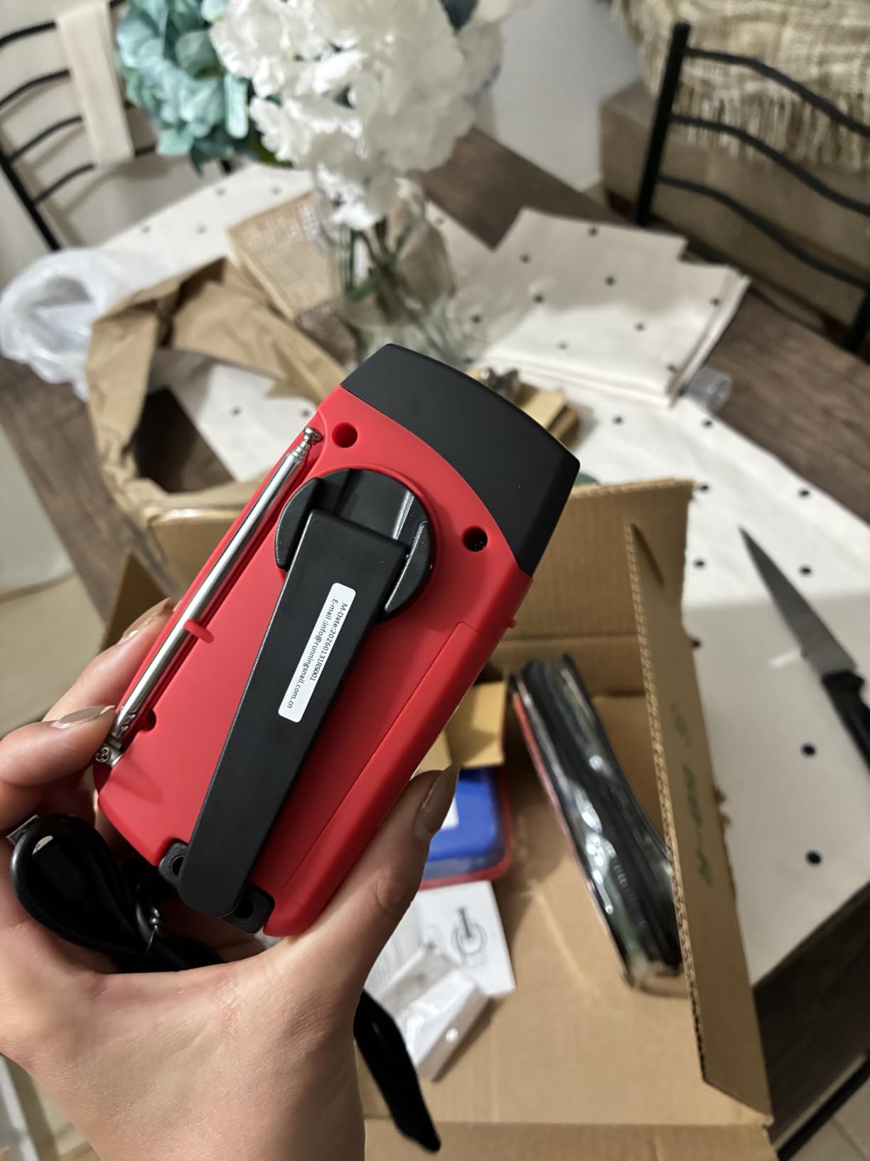 RunningSnail Emergency Crank Radio with 1W 3 Mode Flashlight & Reading Lamp, AM FM NOAA Weather Radio, Solar Power, Hand Crank, 4000mAh Phone Charger, SOS for Home and Emergencies customer photo 1
