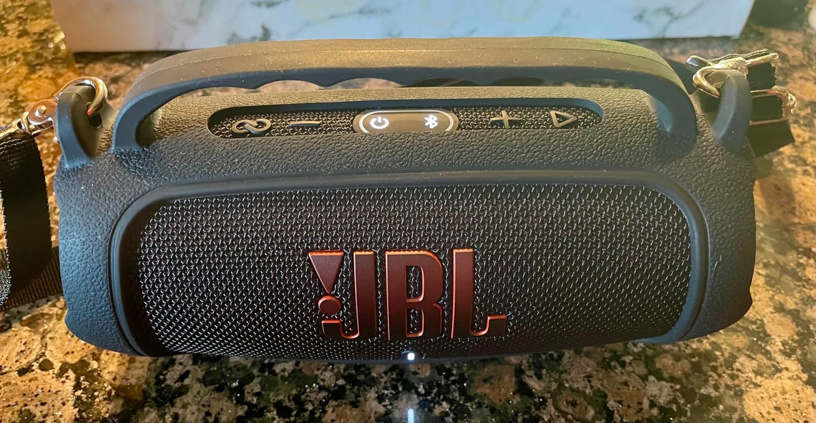 JBL CHARGE 5 - Portable Waterproof (IP67) Bluetooth Speaker with Powerbank USB Charge out, 20 hours playtime, JBL Partyboost (Black) customer photo 2