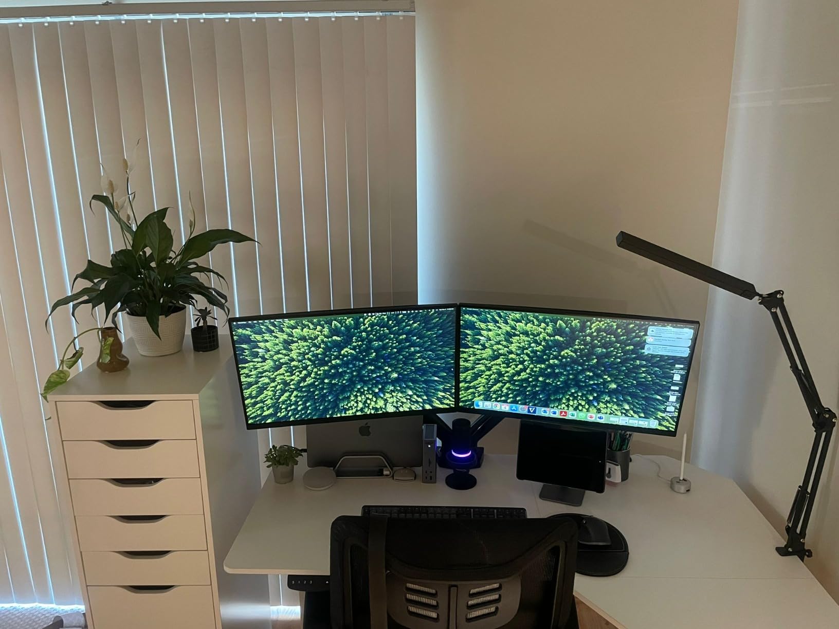 CalDigit TS4 18 Port Thunderbolt 4 Dock, 98W Charging, 3X TBT4 (40Gb/s), 3X USB-C + 5X USB-A (10Gb/s), 2.5GbE LAN, 8K@30Hz or 2X 6K@60Hz Displays customer photo 1
