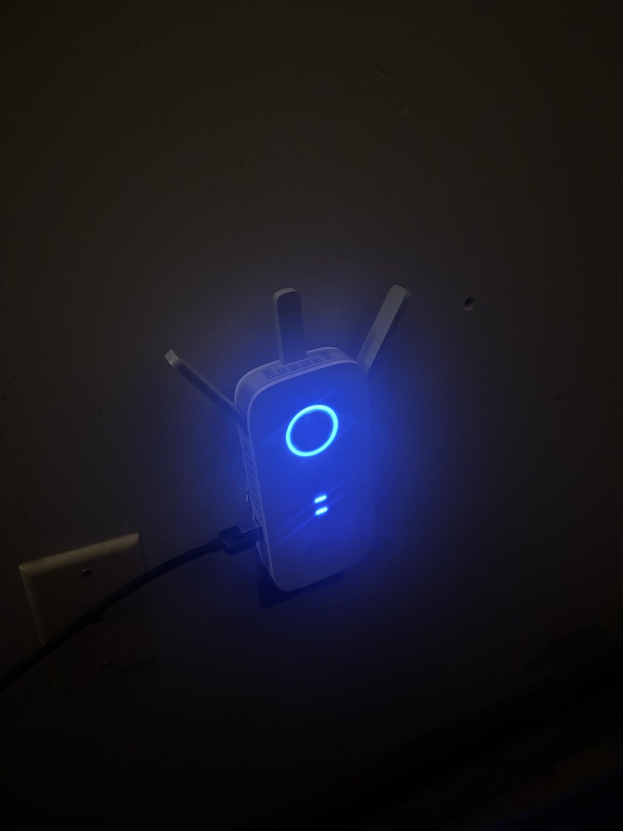 TP-Link AX1800 WiFi 6 Extender Internet Booster, Covers up to 1500 sq.ft and 30 Devices, Dual Band Wireless Signal Booster Repeater, Gigabit Ethernet Port, AP Mode, OneMesh Compatible(RE600X) customer photo 1
