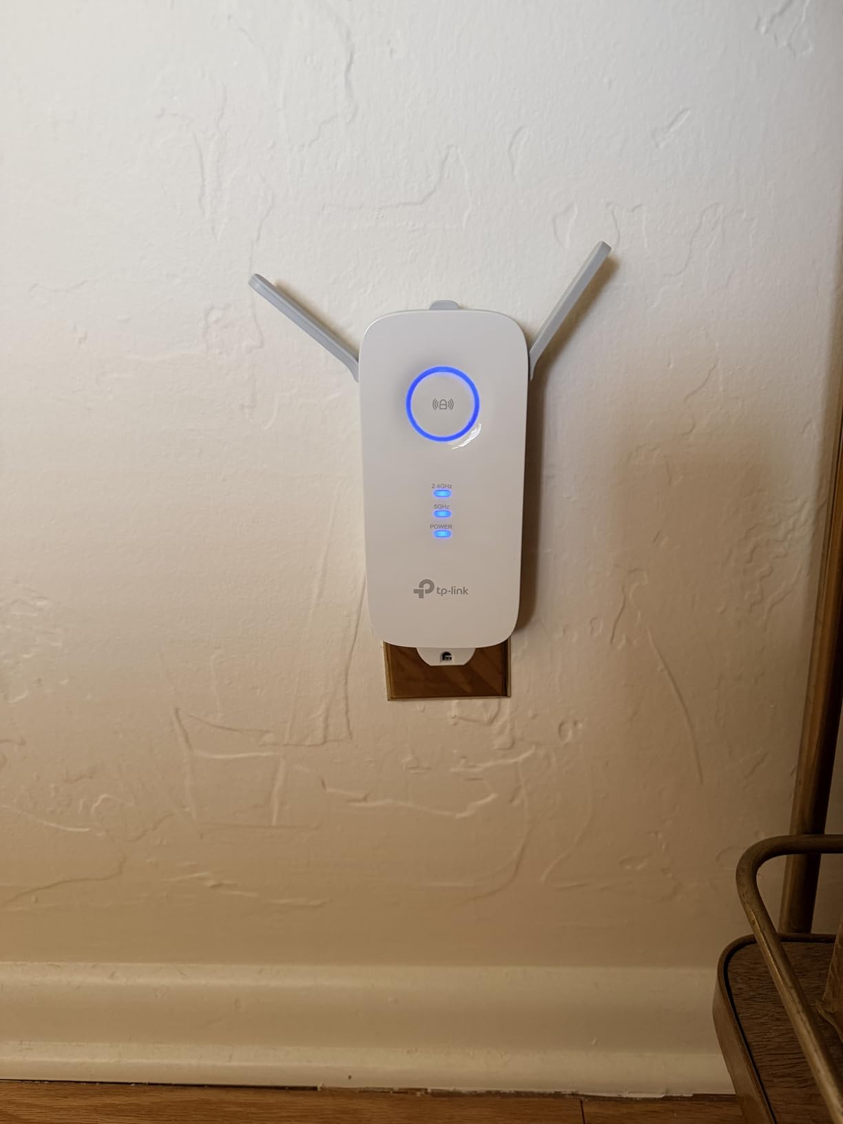 TP-Link AX1800 WiFi 6 Extender Internet Booster, Covers up to 1500 sq.ft and 30 Devices, Dual Band Wireless Signal Booster Repeater, Gigabit Ethernet Port, AP Mode, OneMesh Compatible(RE600X) customer photo 2