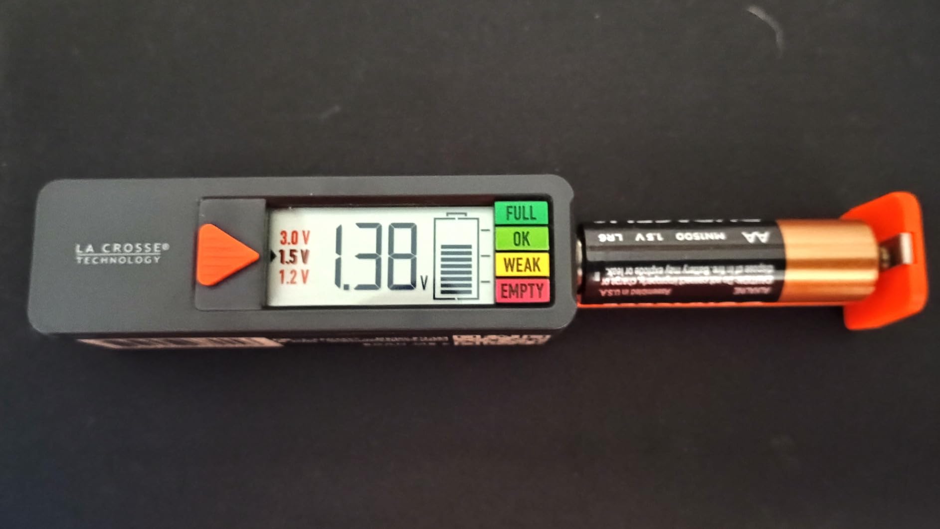 La Crosse 911-65557-INT Portable Digital Battery Tester customer photo 1