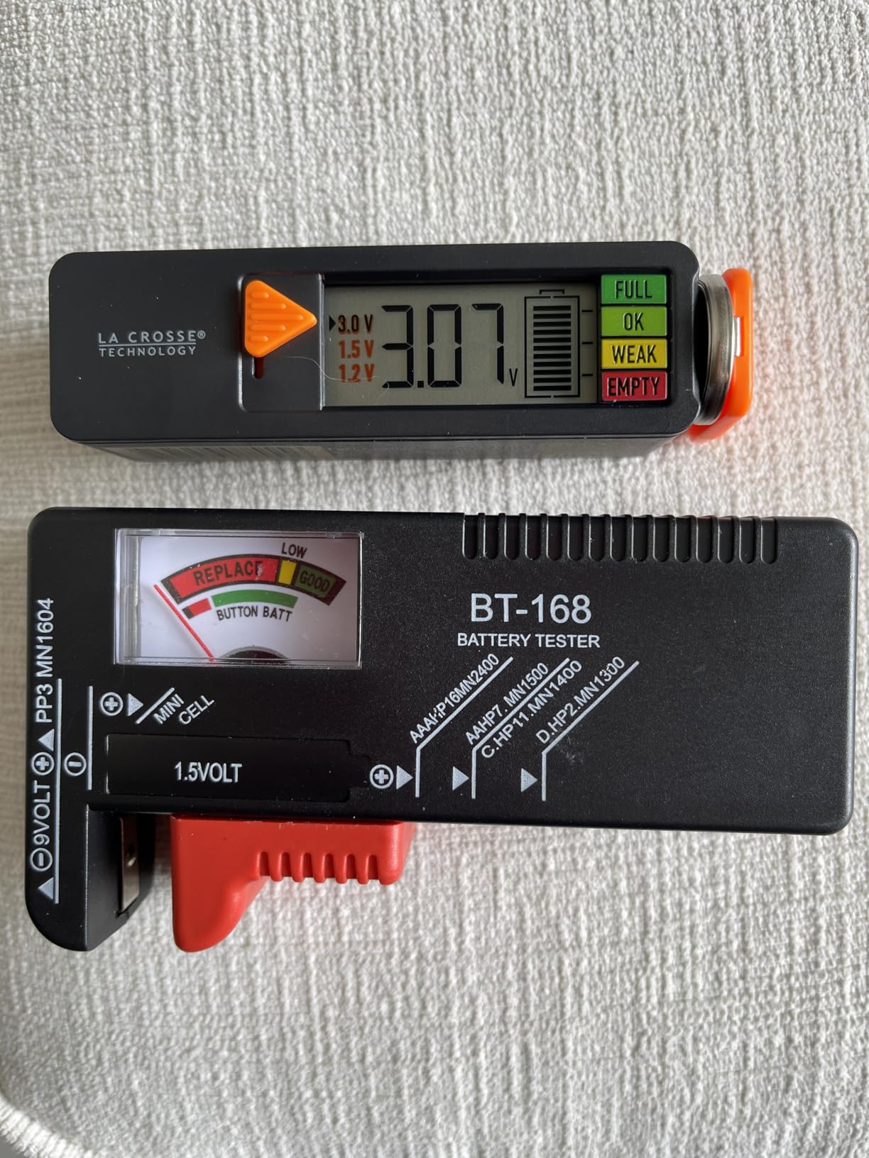 La Crosse 911-65557-INT Portable Digital Battery Tester customer photo 2