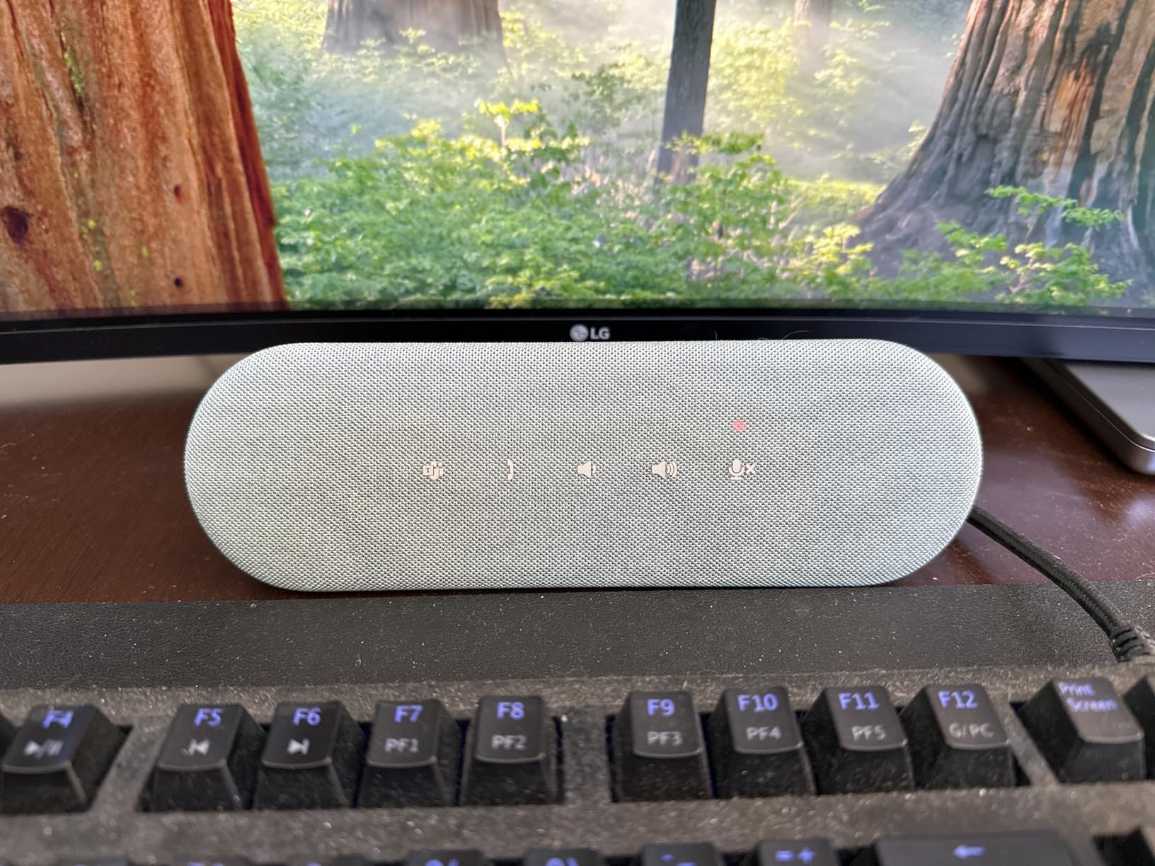 Dell SP3022 USB Computer Speaker for PC, Laptop, Monitor, Business Conference-Mini Soundbar Speakerphone, AI Noise Echo Cancellation, Full Duplex Audio, 2 x 1.8W, MS-Teams Certified - Platinum Silver customer photo 2