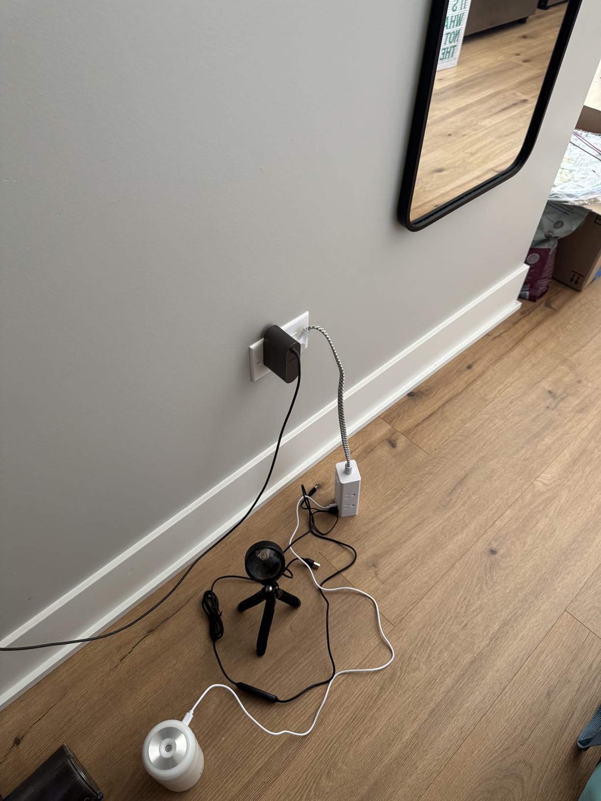 Power Strip Surge Protector - One Beat 6 Widely Outlets with 4 USB Ports (2 USB C), 5 Ft Extension Cord Flat Plug, Wall Mount Outlet Extender Small Power Strip for Travel Home Office College Dorm Room customer photo 1