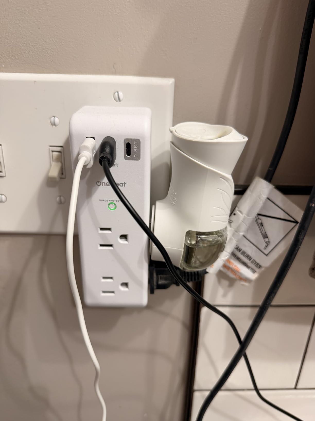 Surge Protector Outlet Extender - with Rotating Plug, 6 AC Multi Plug Outlet with 4 USB Ports (2 USB C), 1800J Wall Charger, 3-Sided Power Strip with Spaced Outlet Splitter for Home, Office, Travel customer photo 1
