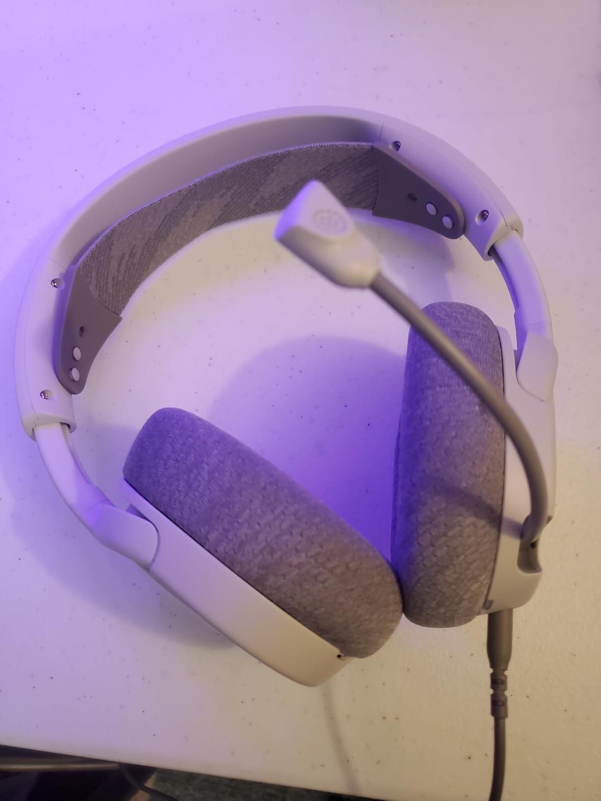 SteelSeries Arctis Nova 1P Multi-System Gaming Headset - Hi-Fi Drivers, 360 Spatial Audio, Comfort Design, Durable, Lightweight, Noise-Cancelling Mic - PS5/PS4, PC, Xbox, Switch - White customer photo 1