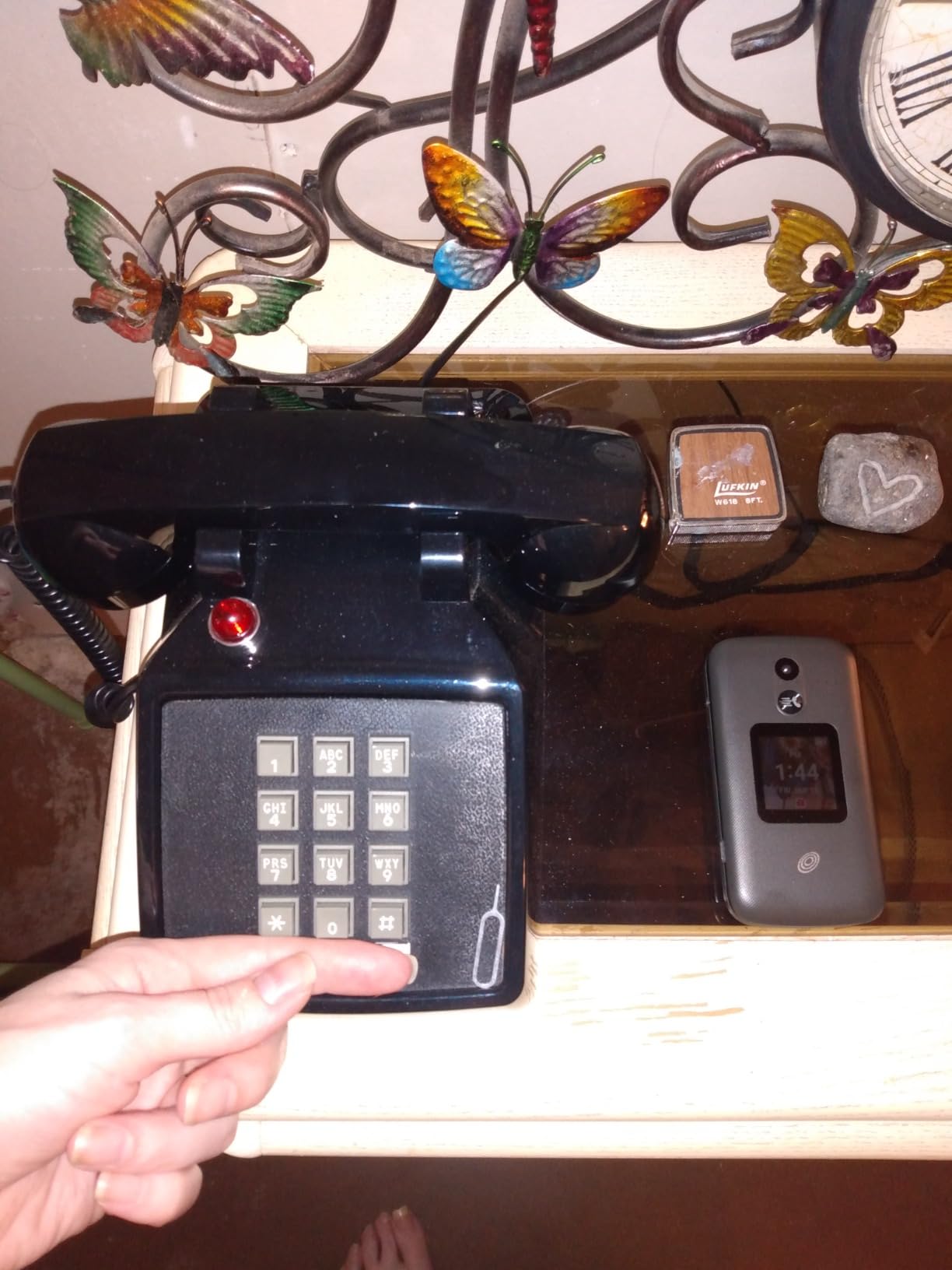 Traditional Red Landline Phone, Retro Corded Telephone Visible Ringing Indicator, Classic 2500 Analog Desk Phone, Vintage Corded Desk Telephone Large Button, Old Red Telephone Landline for School,Home customer photo 1