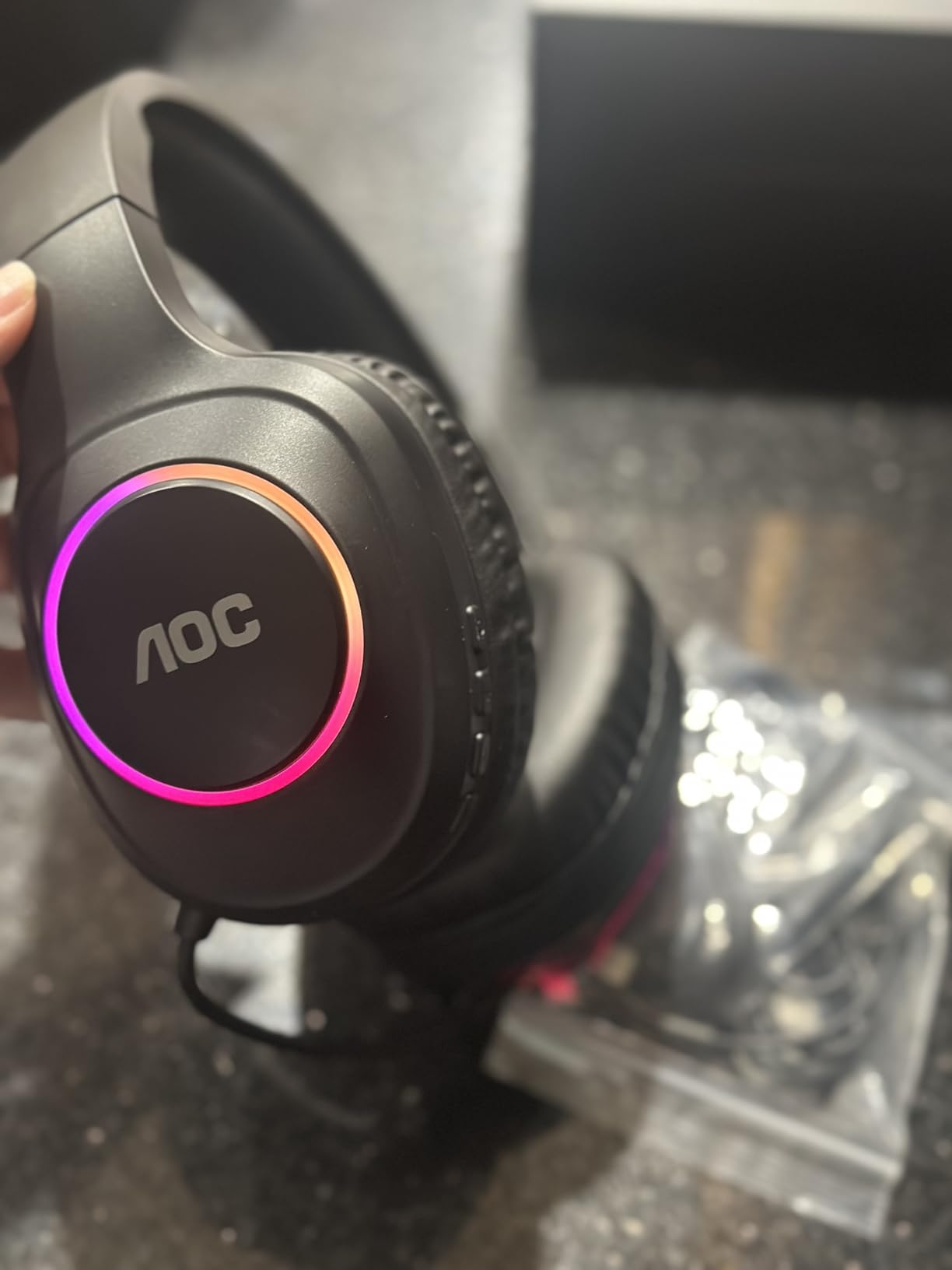 Razer Kraken V3 X Wired USB Gaming Headset: Lightweight Build - Triforce 40mm Drivers - HyperClear Cardioid Mic - 7.1 Surround Sound - Chroma RGB Lighting - Black customer photo 1