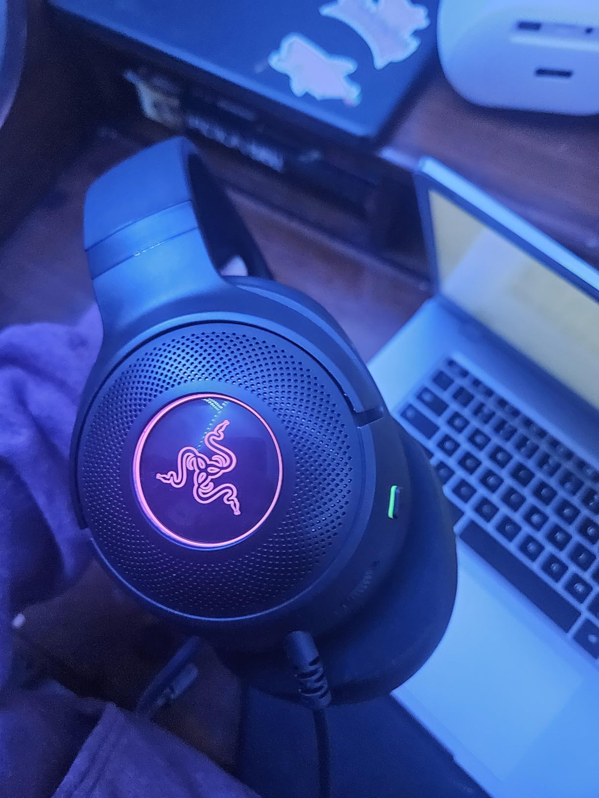 Razer Kraken V3 X Wired USB Gaming Headset: Lightweight Build - Triforce 40mm Drivers - HyperClear Cardioid Mic - 7.1 Surround Sound - Chroma RGB Lighting - Black customer photo 2