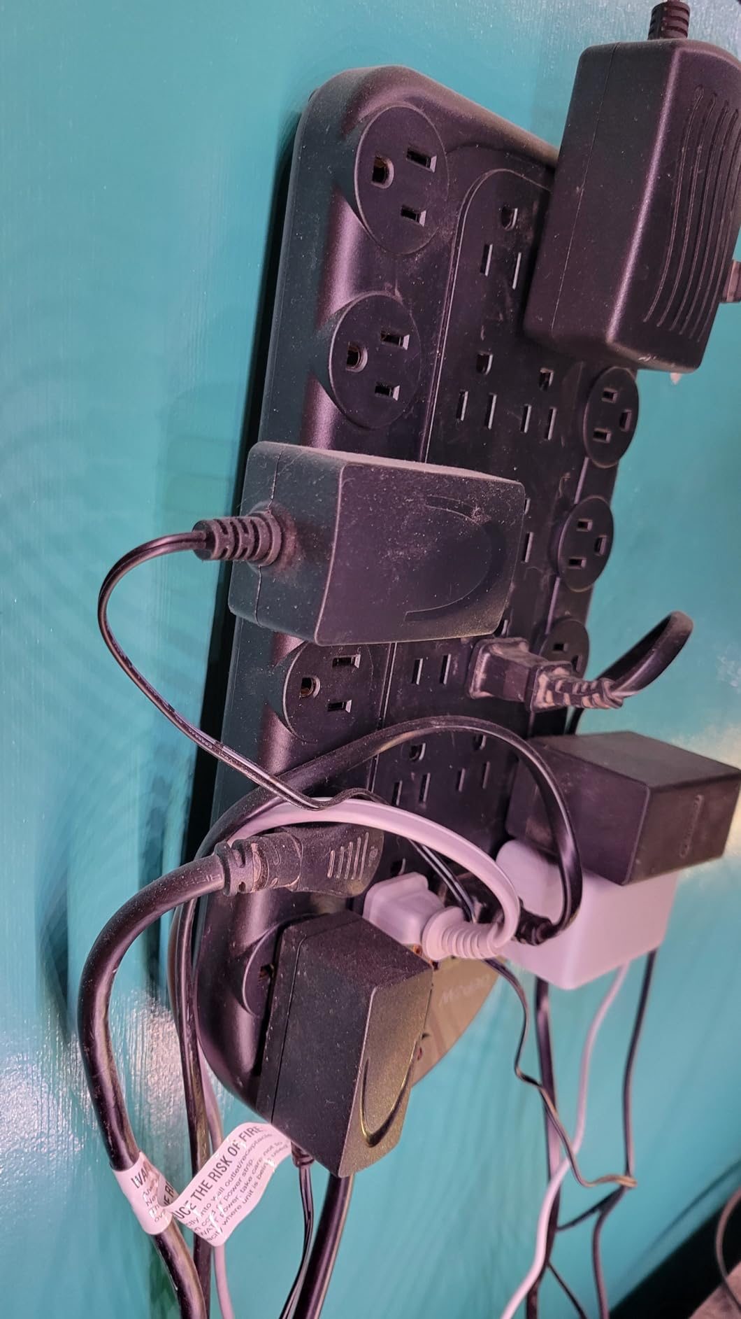 24 Outlet Surge Protector Power Strip with 6 USB, 8FT Cord for Gaming Setup, 3400 Joules, ETL Listed customer photo 2