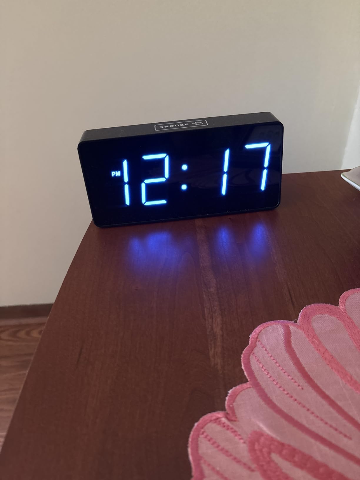 Peakeep Digital Alarm Clock for Bedrooms Bedside, Loud for Heavy Sleepers - Large Big LED Numbers Dimmable for Seniors, Battery Backup, USB Charger customer photo 1