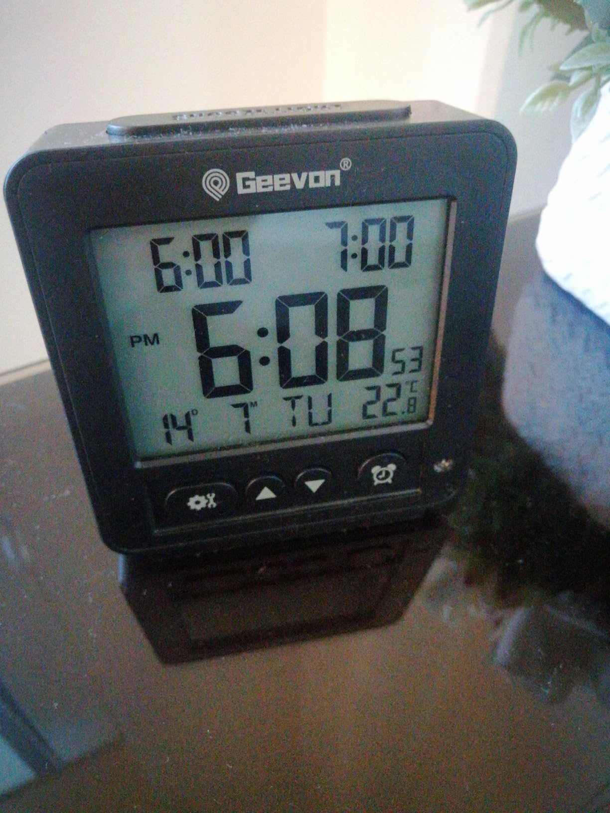 Geevon Small Atomic Travel Alarm Clock with Auto/8s Backlight, 2 Alarm Settings, Temperature, Increasing Beep Sounds Digital Atomic Travel Clock Battery Operated for Bedroom, Bedside, Black customer photo 1