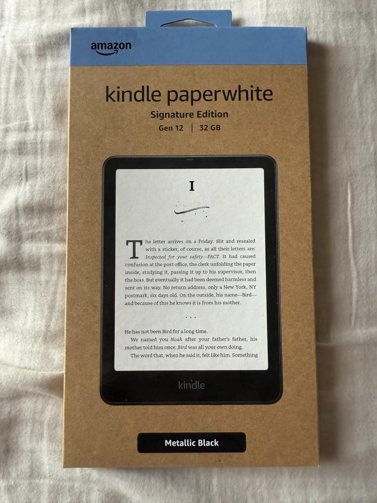 Kindle Paperwhite Signature Edition 32GB (newest model) - 20% faster with auto-adjusting front light, wireless charging, and weeks of battery life - Metallic Raspberry customer photo 2