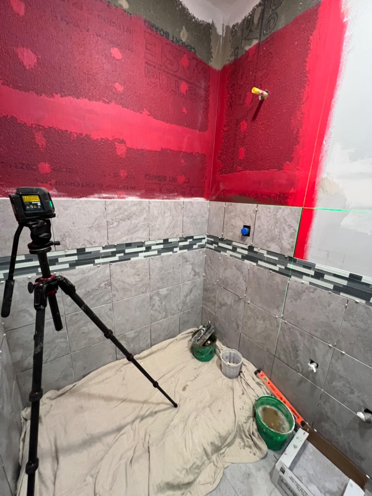 BOSCH GLL50-20G 50 Ft Green-Beam Self-Leveling Cross-Line Laser Level customer photo 1
