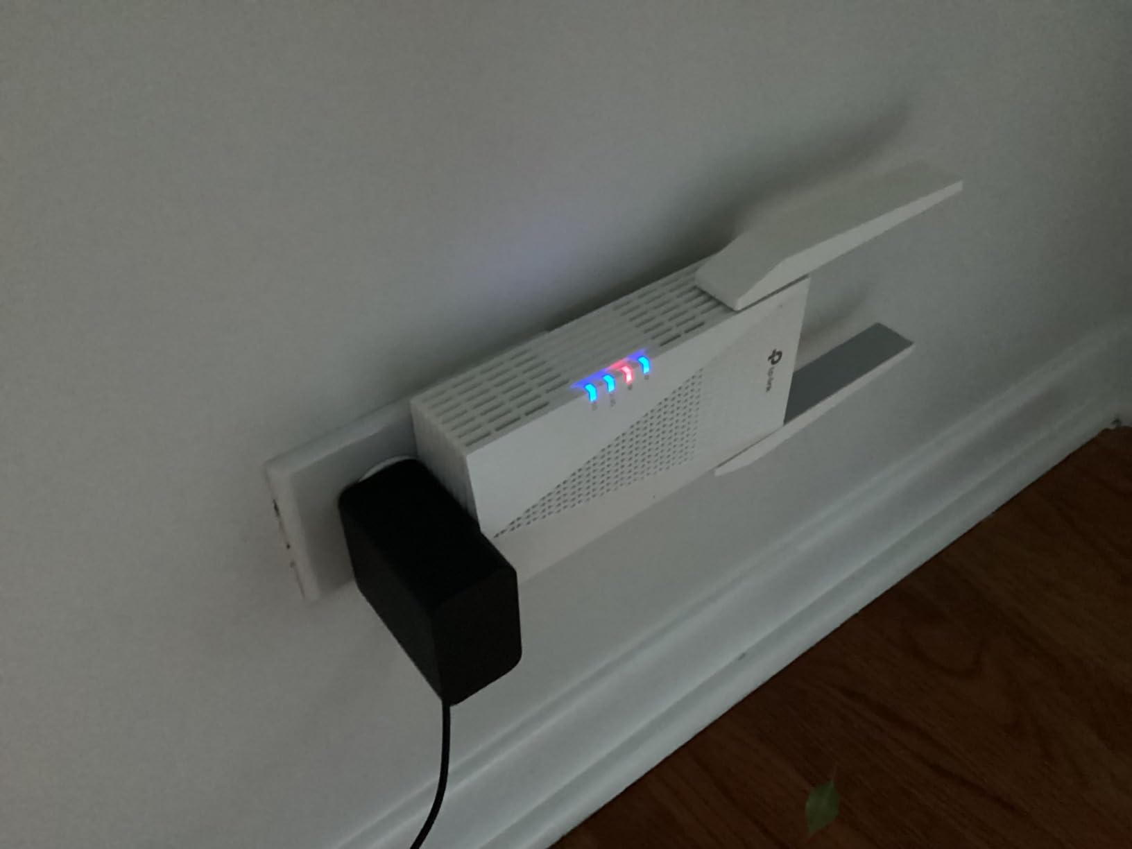 TP-Link RE615X AX1800 WiFi 6 Range Extender w/Ethernet Port | 1.8G Dual-Band Wireless Repeater Amplifier | Up to 2100 Sq. Ft., 64 Devices | Internet Signal Booster | APP Setup | EasyMesh Compatible customer photo 1