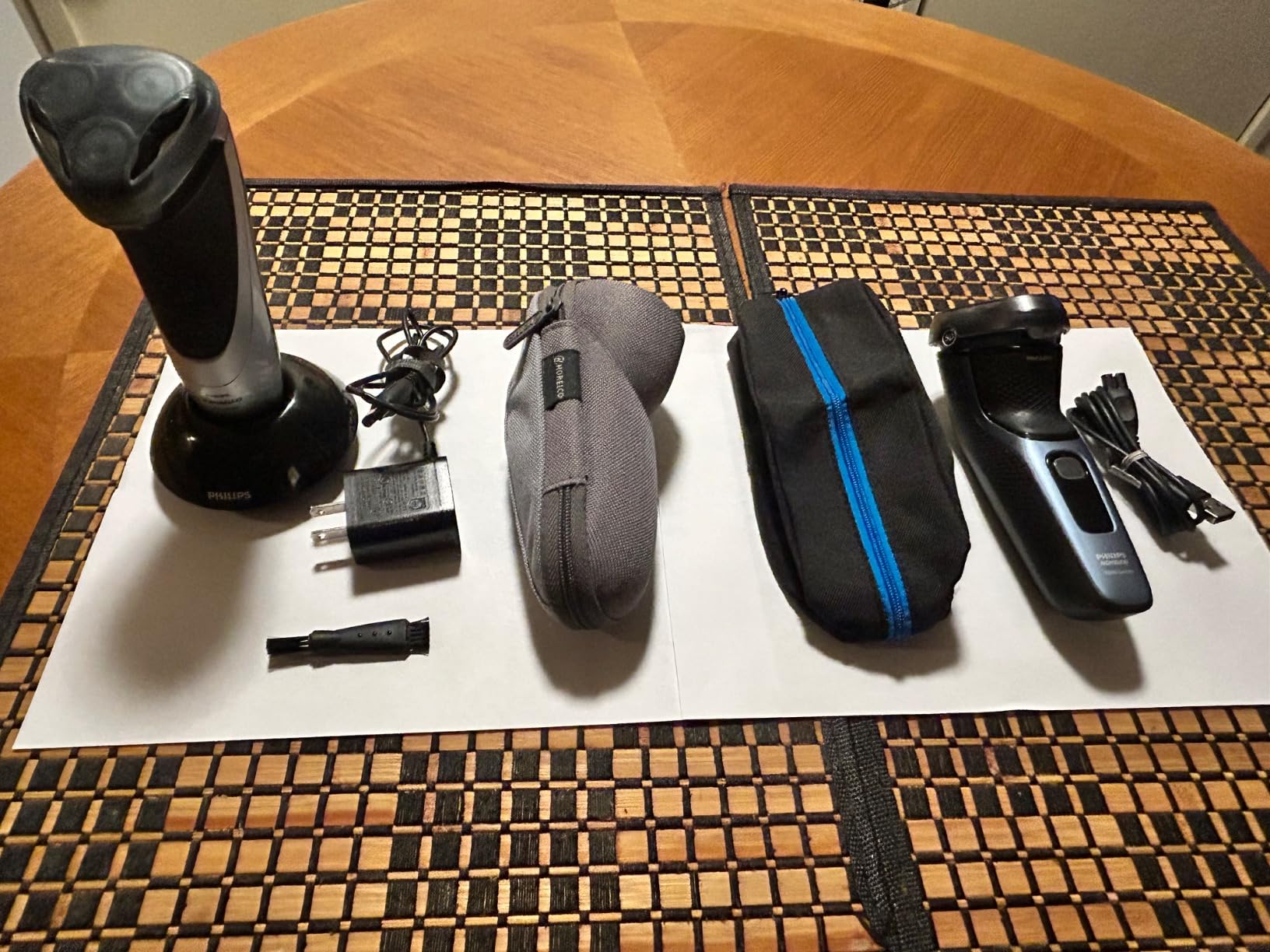 Philips Norelco 3600 Electric Shaver, Storm Blue | 27 Self Sharpening ComfortCut Blades, 5D Pivot & Flex Heads, Wet or Dry Use, Includes Travel Pouch, S3243/91 customer photo 2