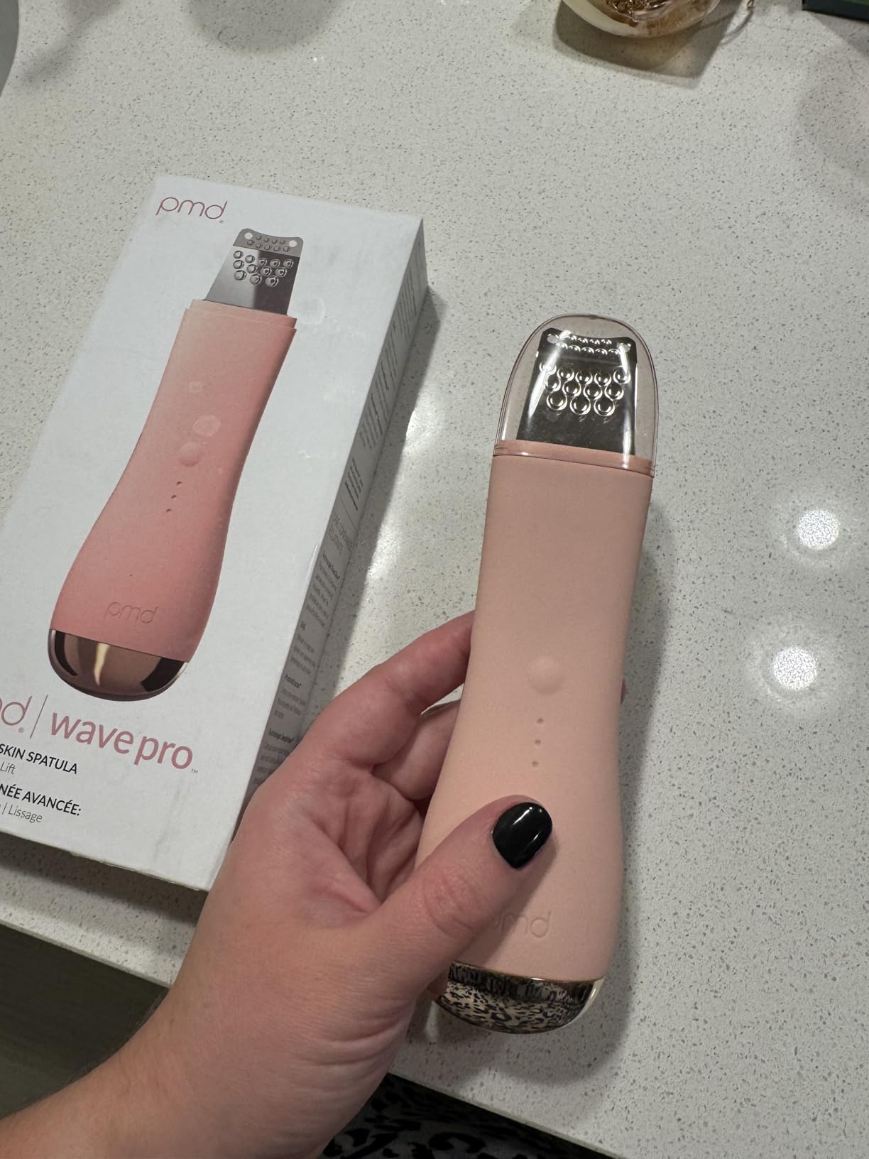 PMD Wave Pro - Professional-Grade Advanced Skin Spatula - Extract, Infuse, & Lift - SonicGlow Vibration and E-Wave Technology - Clear Pores, Blackheads, & Whiteheads customer photo 2