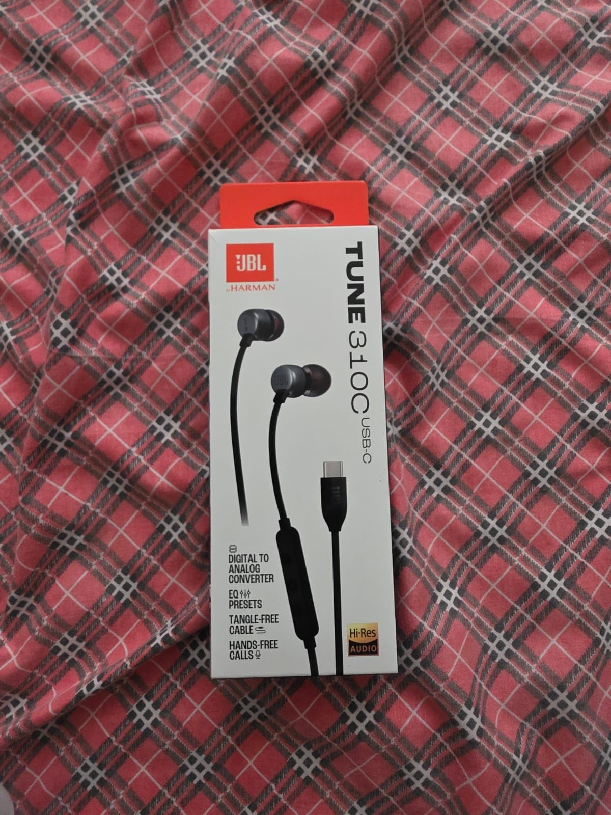 JBL Tune 310C - Wired Hi-Res in-Ear Headphones, Tangle-Free Flat Cable, 3-Button Remote with Microphone (Black) customer photo 1