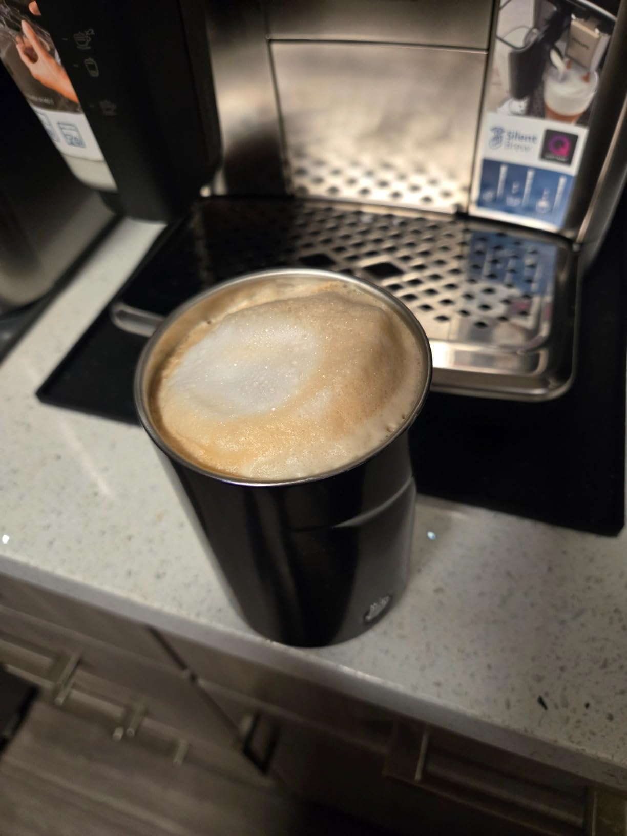 Philips 4400 Series Fully Automatic Espresso Machine, LatteGo Milk System, Integrated Grinder, 12 Hot & Iced Coffee Pre-Sets, SilentBrew, 15-Bar Pressure, Black Chrome (EP4444/90) customer photo 1