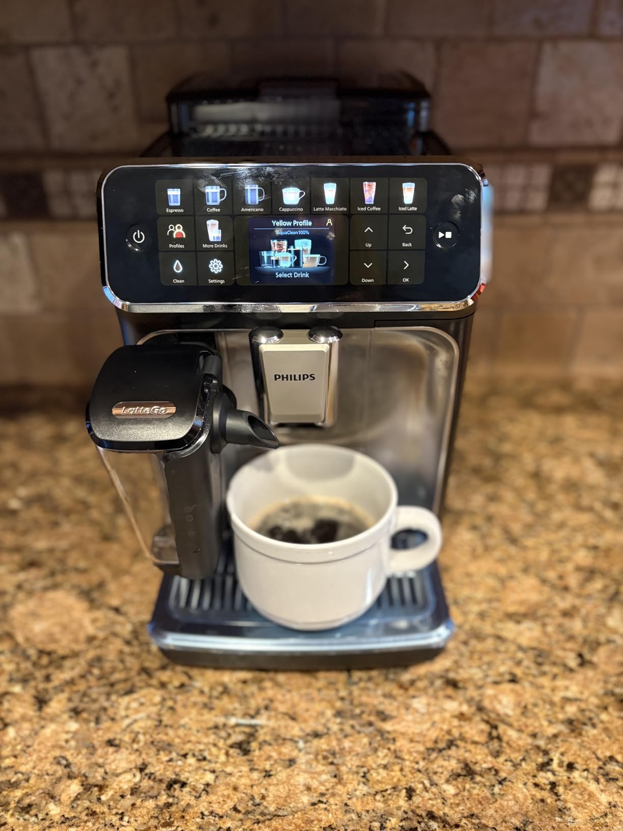 PHILIPS 5500 Series Fully Automatic Espresso Machine, LatteGo Milk System | 20 Hot & Iced Coffee Pre-Sets, 15 bars (EP5544/94) customer photo 1