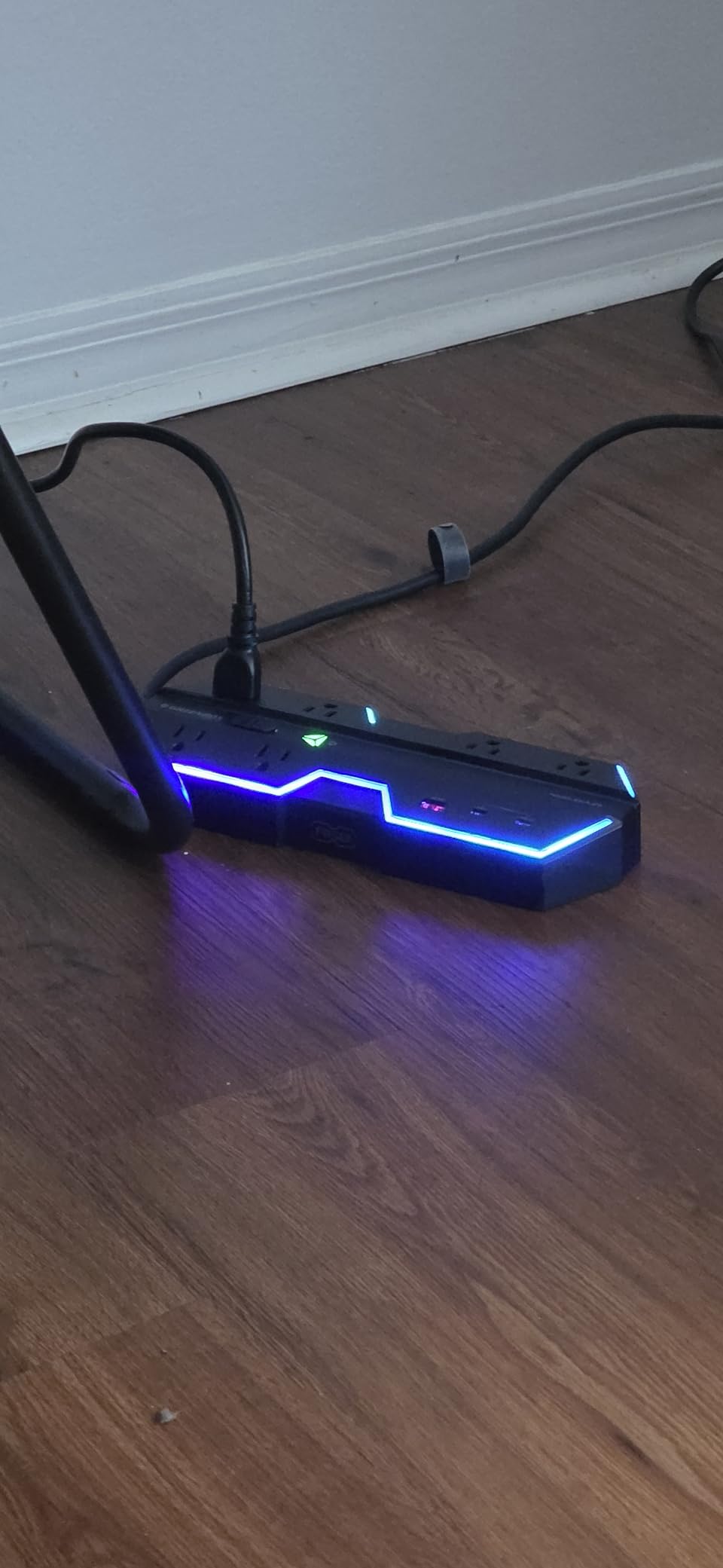 4000J Surge Protector Power Strip with USB Ports, 6 Outlet Power Strip with RGB Lights and PD 20W Fast Charging, Wide-Spaced Outlet Perfect for e-Sports, Game PC, Home and Offices customer photo 1