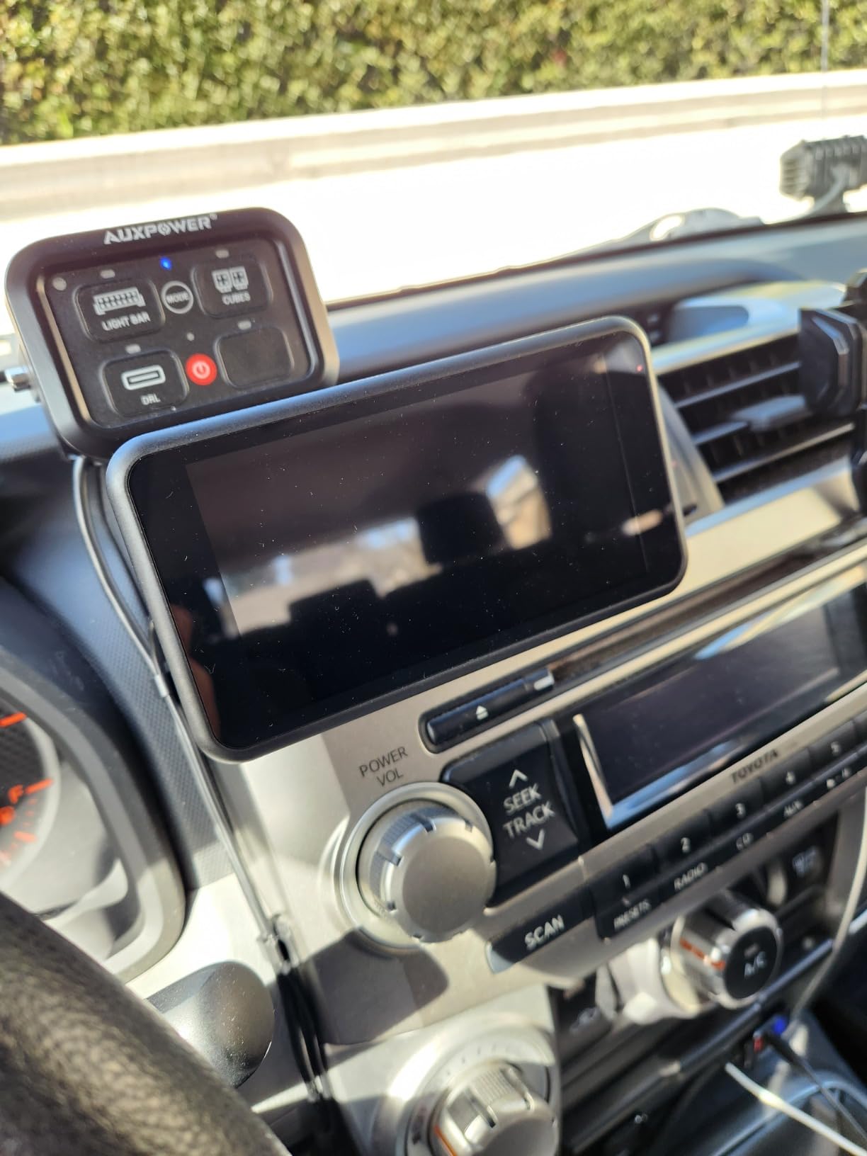 AUTO-VOX Solar Wireless Backup Camera: 5