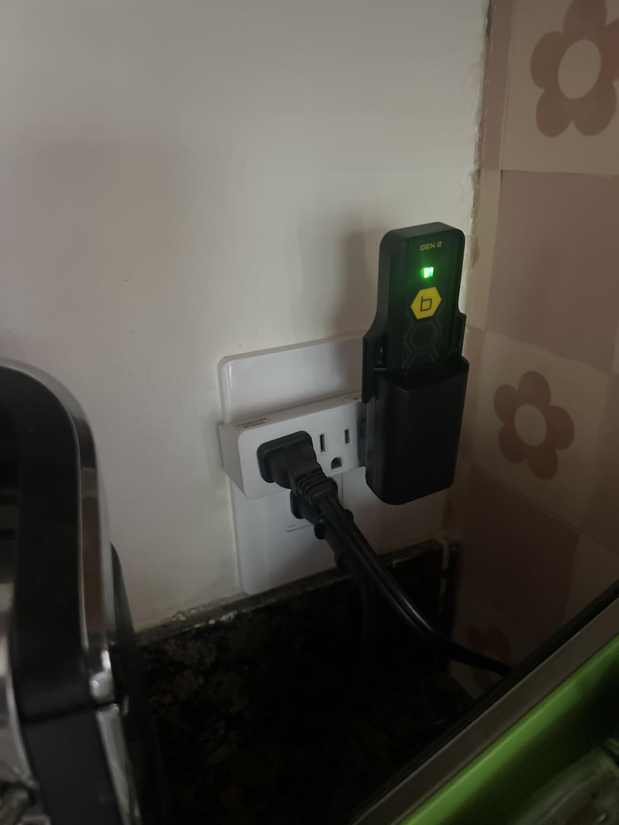 Tapo Smart Plug, Wi-Fi in-Wall Outlet, Matter Compatible, Energy Monitoring, 15A/1800W Max, Works with Alexa, Apple Home, Google Home, SmartThings, Voice/Remote Control, ETL Certified - Tapo P210M customer photo 2