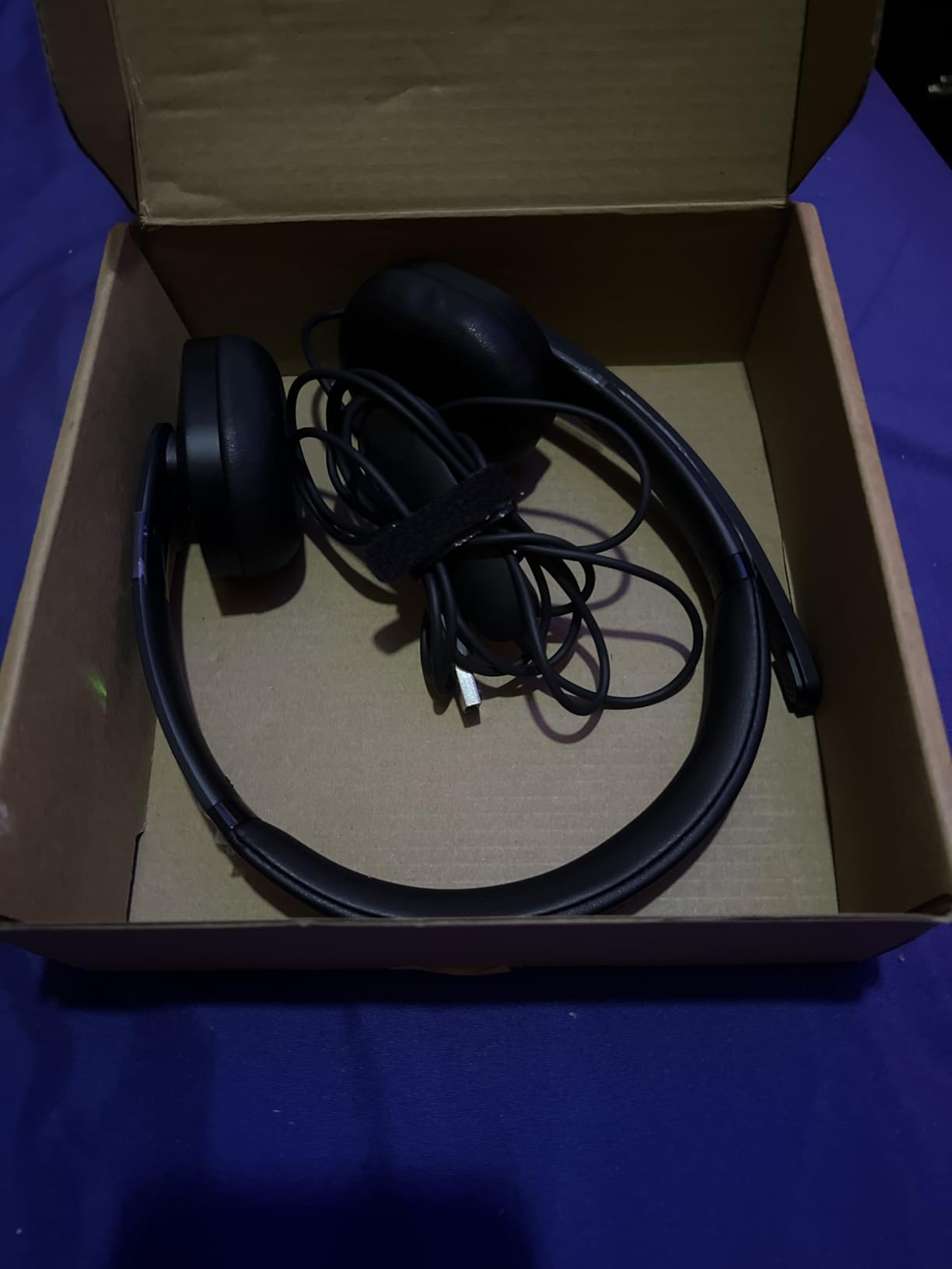 Lenovo USB-A Wired Stereo Headset for PC/Laptop, AI Noise Canceling via APP, 140g Lightweight, Replaceable Earcups, Double-Sided Boom Mic, in-line Controls with Mute for Call. Work with Teams/Zoom | Business communication and audio with USB-A connection, noise cancellation and 2-year warranty customer photo 2