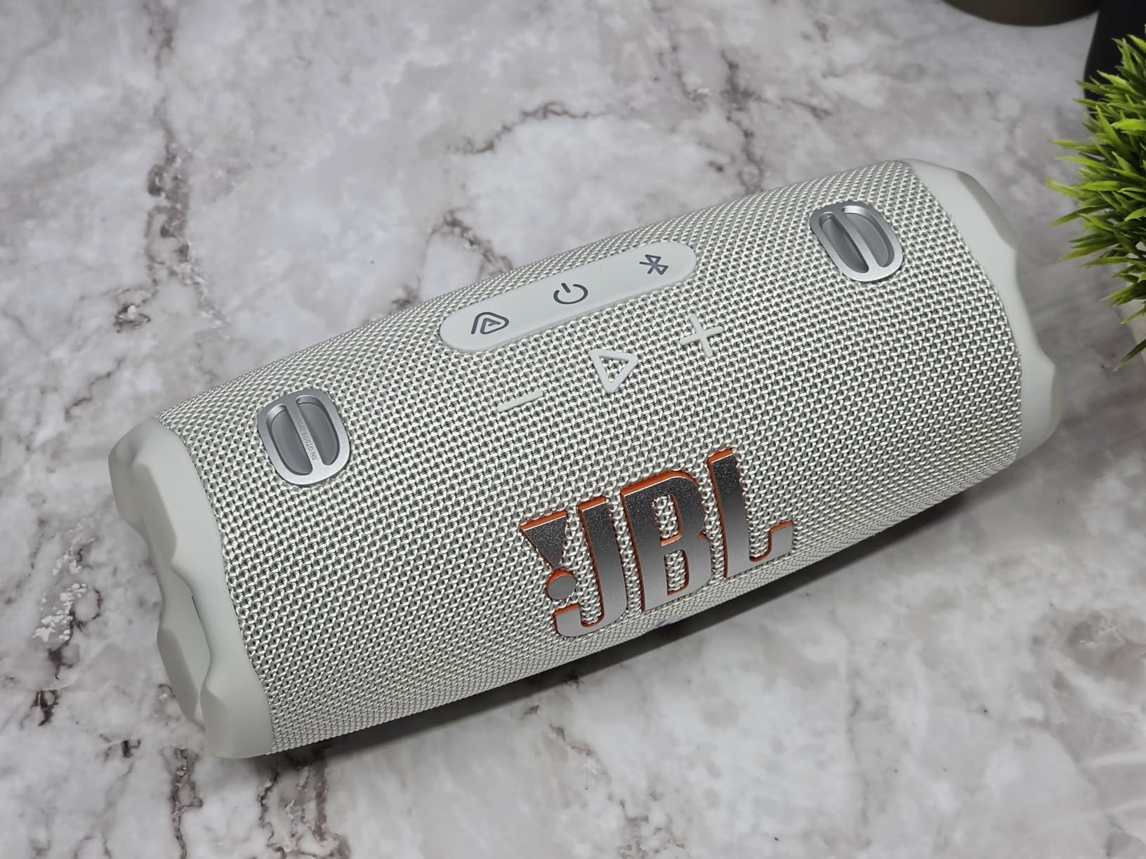 JBL Charge 6 Portable Bluetooth Speaker, Waterproof, Drop-Proof, Up To 28 Hours Battery, Built-In Powerbank customer photo 2