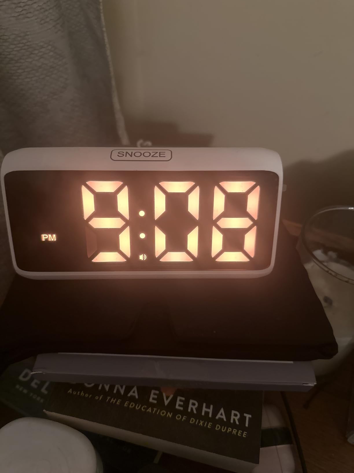 Loud Alarm Clock for Heavy Sleepers Black - Plug-in RGB Vibrating Alarm Clocks with Bed Shaker, 5 Dimmers, 2 Alarms and Snooze for Bedrooms Hearing Impaired Deaf Adults customer photo 1