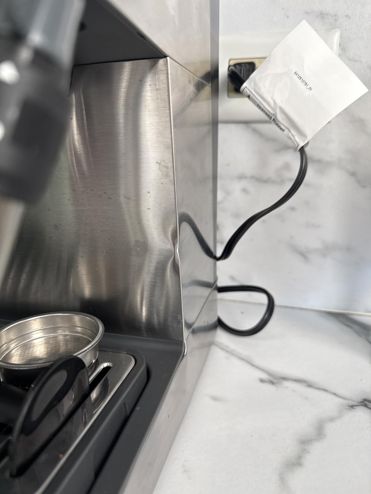 De'Longhi Classic Signature Espresso Machine, Adjustable Milk Frother | #1 Worldwide Espresso Machine Maker, Rapid Heat-Up, Preset Single & Double Espresso, Frother, Pressure Gauge, Compact Design customer photo 2