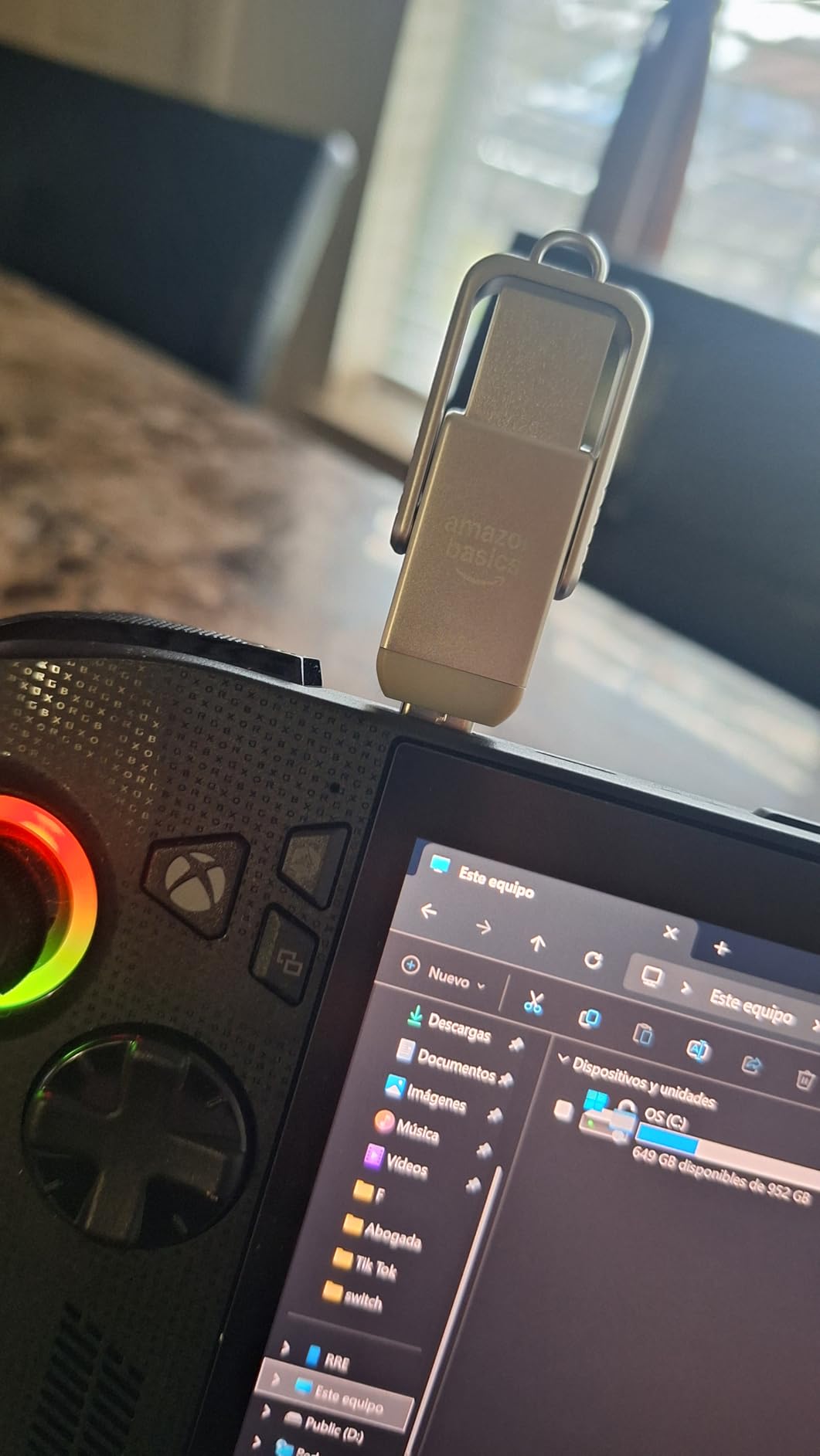 Amazon Basics 128GB USB Flash Drive, Thumb Drive Memory Stick with USB C and USB A Dual Ports, Champagne Silver customer photo 1