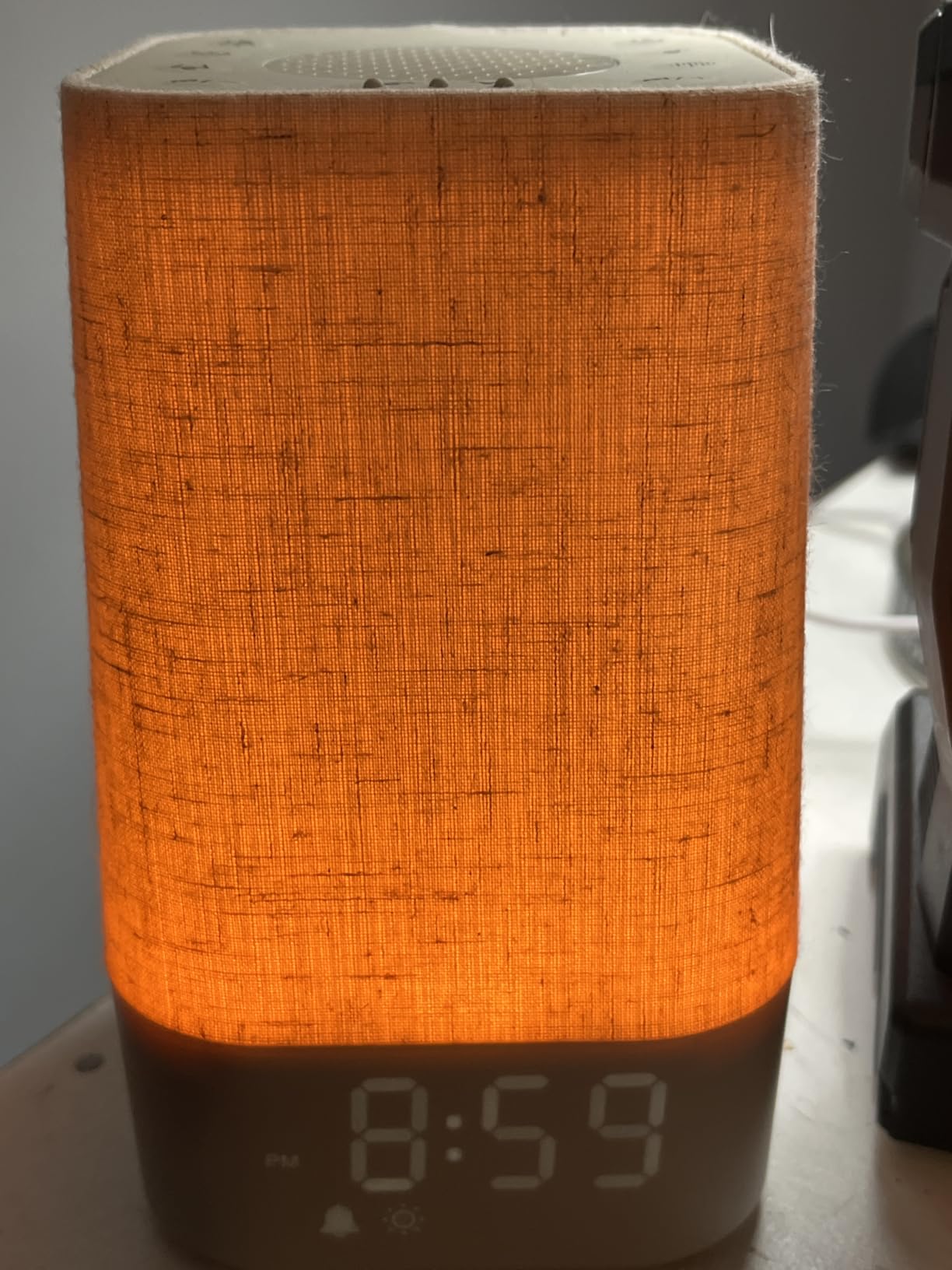10-60 Mins Simulated Sunrise Alarm Clock: Gentle Wake Up Light with Adjustable Brightness, 32-Level Volume, Bright & Loud Enough for Dark Morning Bedroom - White Noise Machine with 30 Soothing Sounds customer photo 1