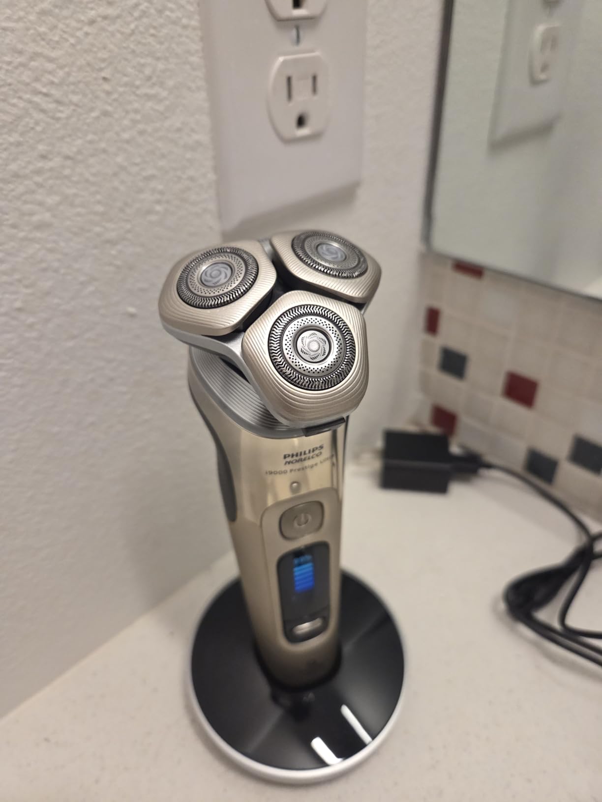 Philips Norelco i9000 Prestige Ultra Electric Shaver, White Gold | 360° Rotating NanoTech Precision Blades, SenseIQ Pro, 5 Shave Modes, Pressure & Motion Sensor, Beard Styler, XP9403/88 customer photo 2