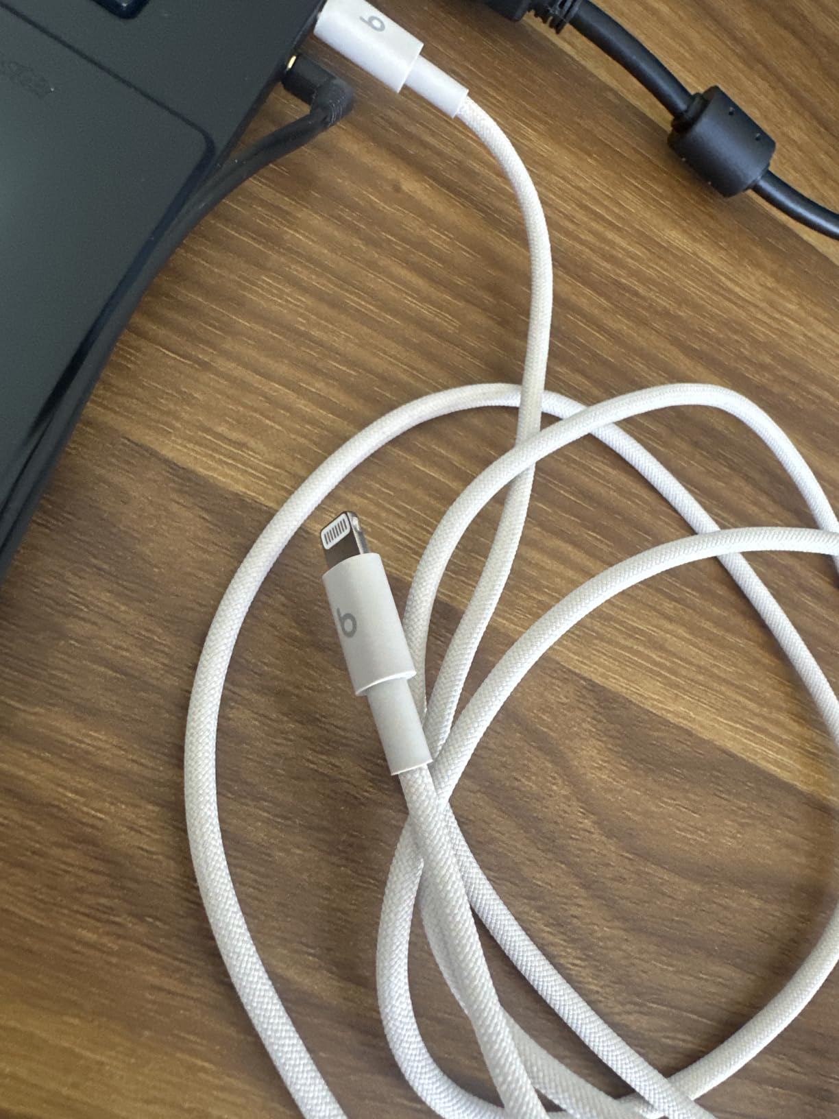 Beats USB-C to Lightning Woven Cable Fast Charging Durable/Tangle-Free Compatible Charger for Apple Devices with Lightning Ports (1.5 m, 5 ft) - Rapid Red customer photo 2