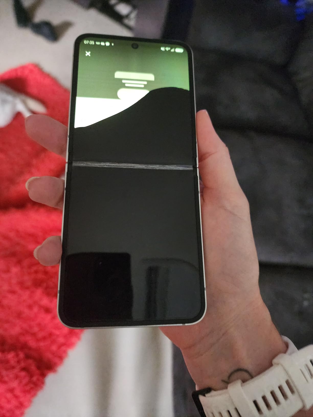 Galaxy Zflip7 FE Cell Phone (2025), 256GB AI Smartphone, JetBlack | Unlocked Android, Large Display, 4900mAh Battery, High Res-Camera, AI Photo Edits, Durable, US 1 Yr Warranty customer photo 2