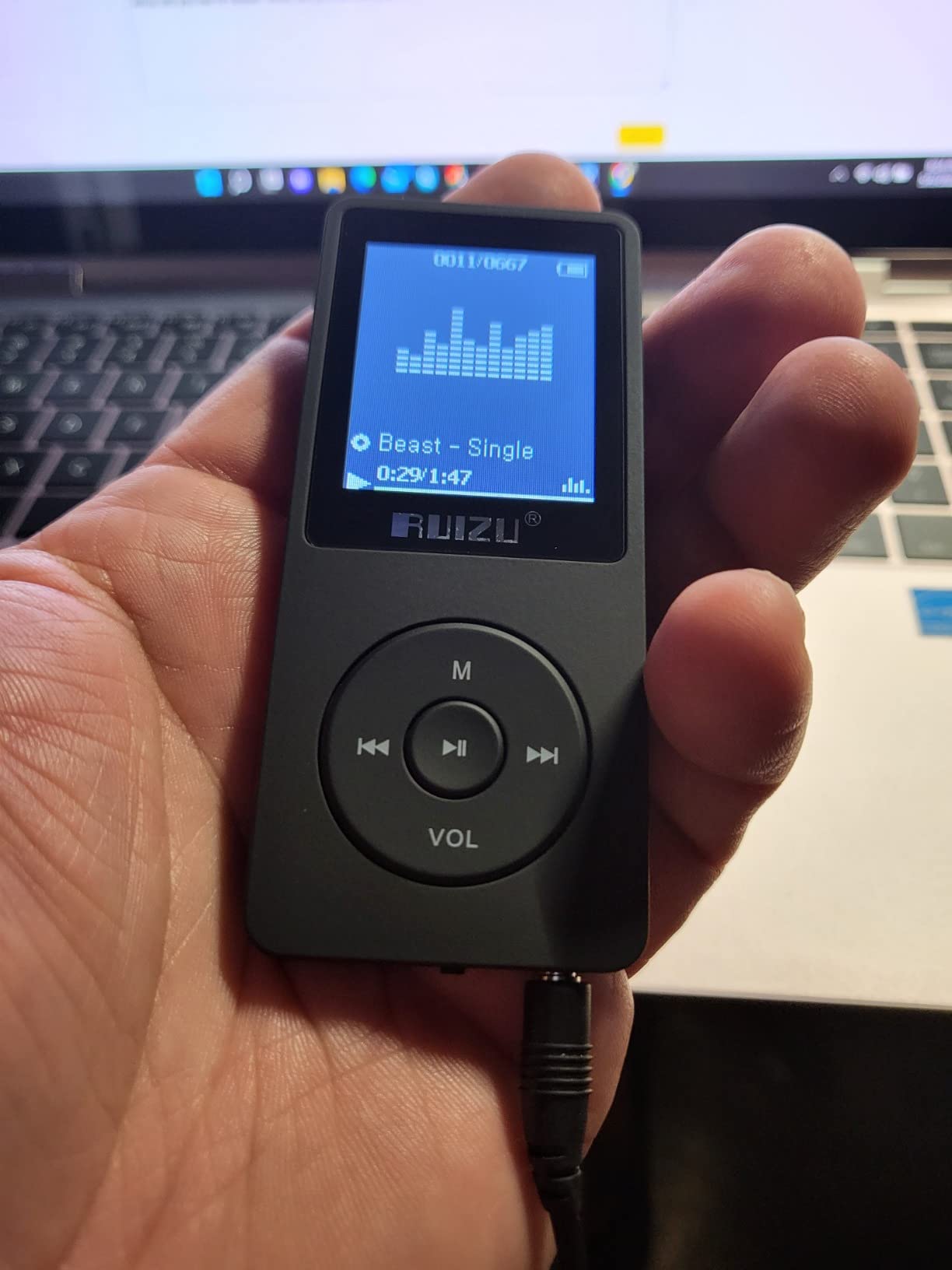 RUIZU 64GB MP3 Player with Bluetooth 5.3 Auto-Reconnect, 80H Playback, Lightweight Music Player for Kids & Seniors customer photo 1