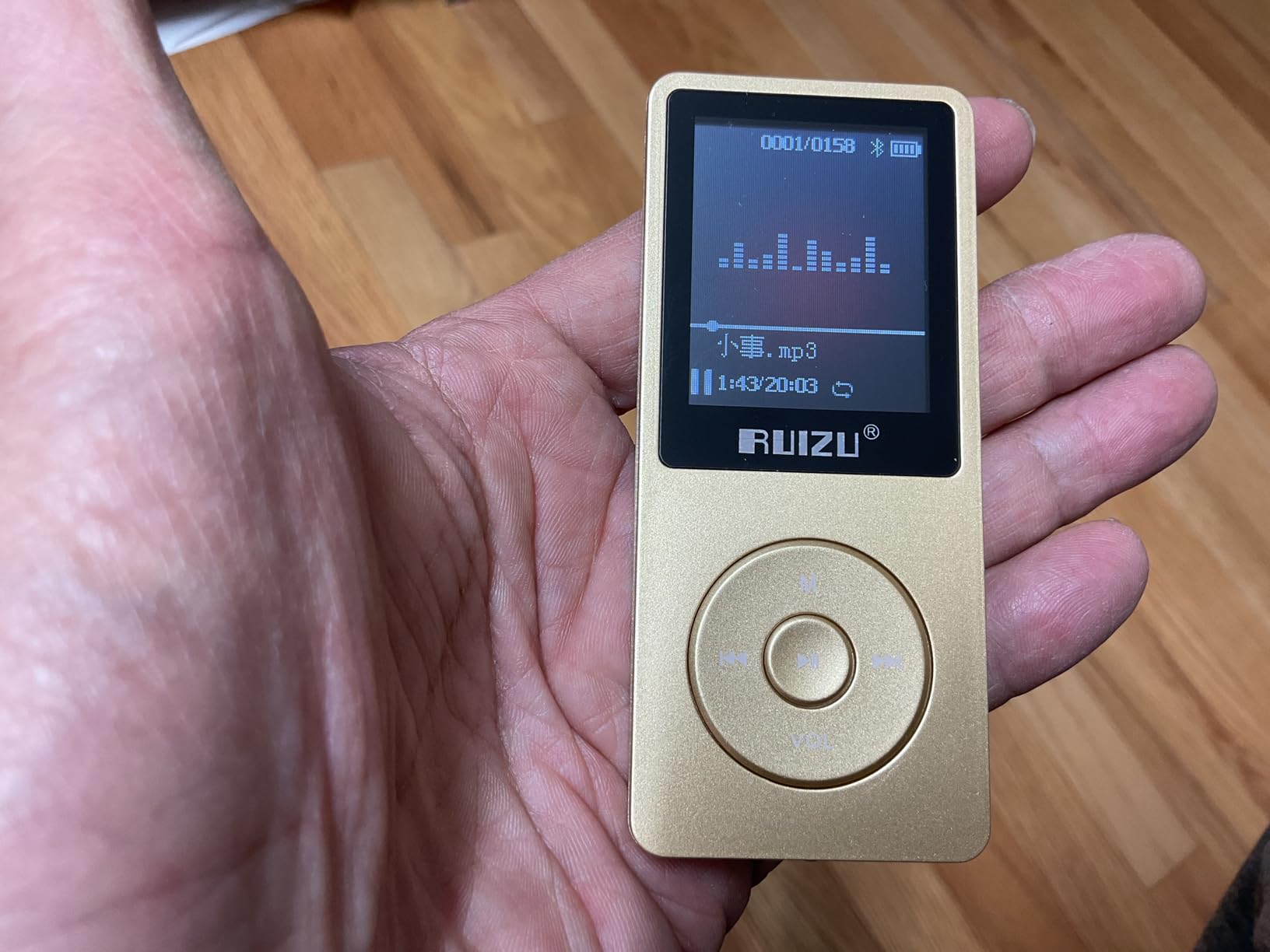 RUIZU 64GB MP3 Player with Bluetooth 5.3 Auto-Reconnect, 80H Playback, Lightweight Music Player for Kids & Seniors customer photo 2