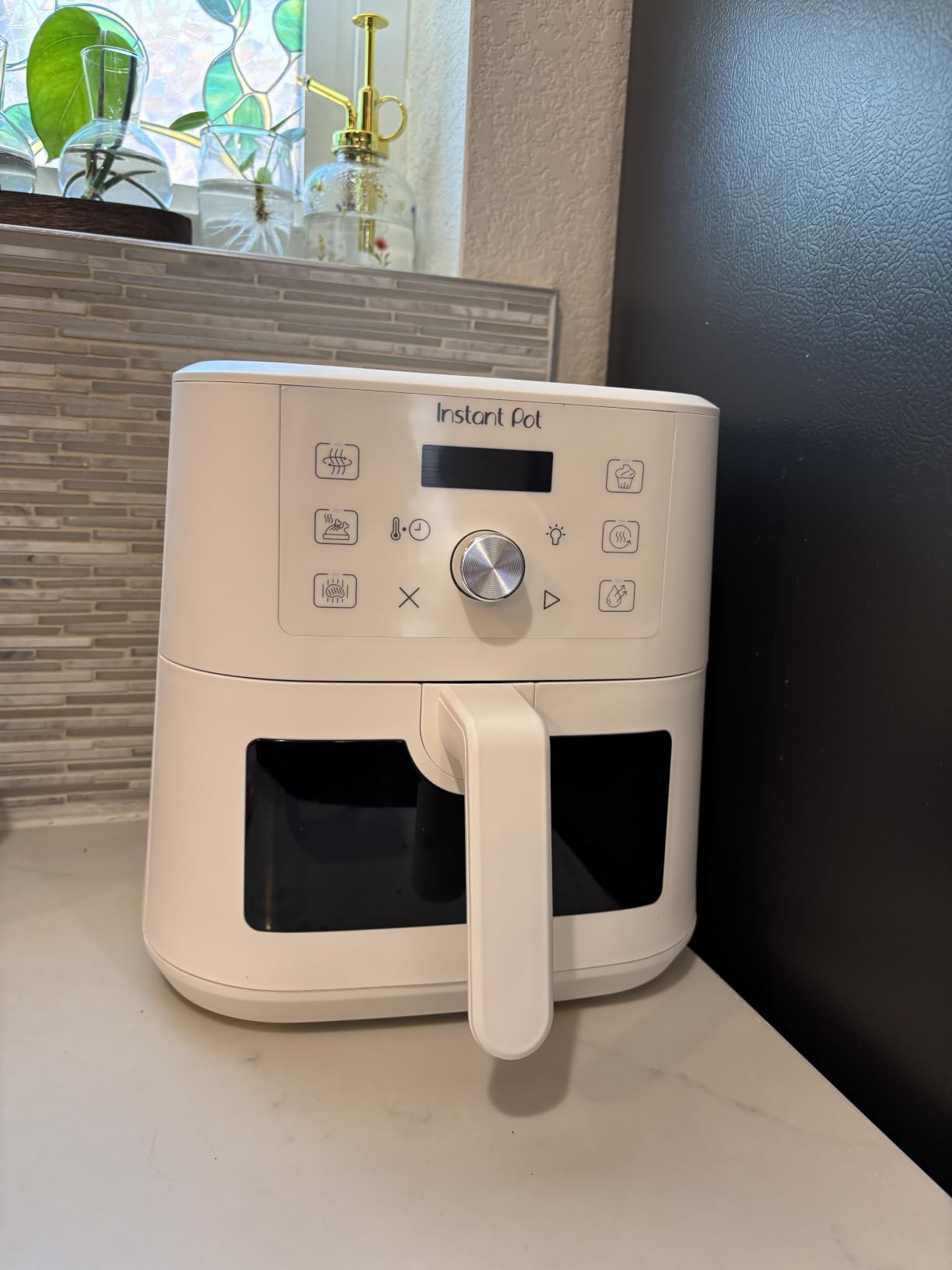 Instant Pot 4Qt Vortex 6-in-1 Mini Air Fryer, Custom Program Options, Air Fry, Broil, Roast, Dehydrate, Bake, Reheat, Black, 4 Quarts customer photo 2